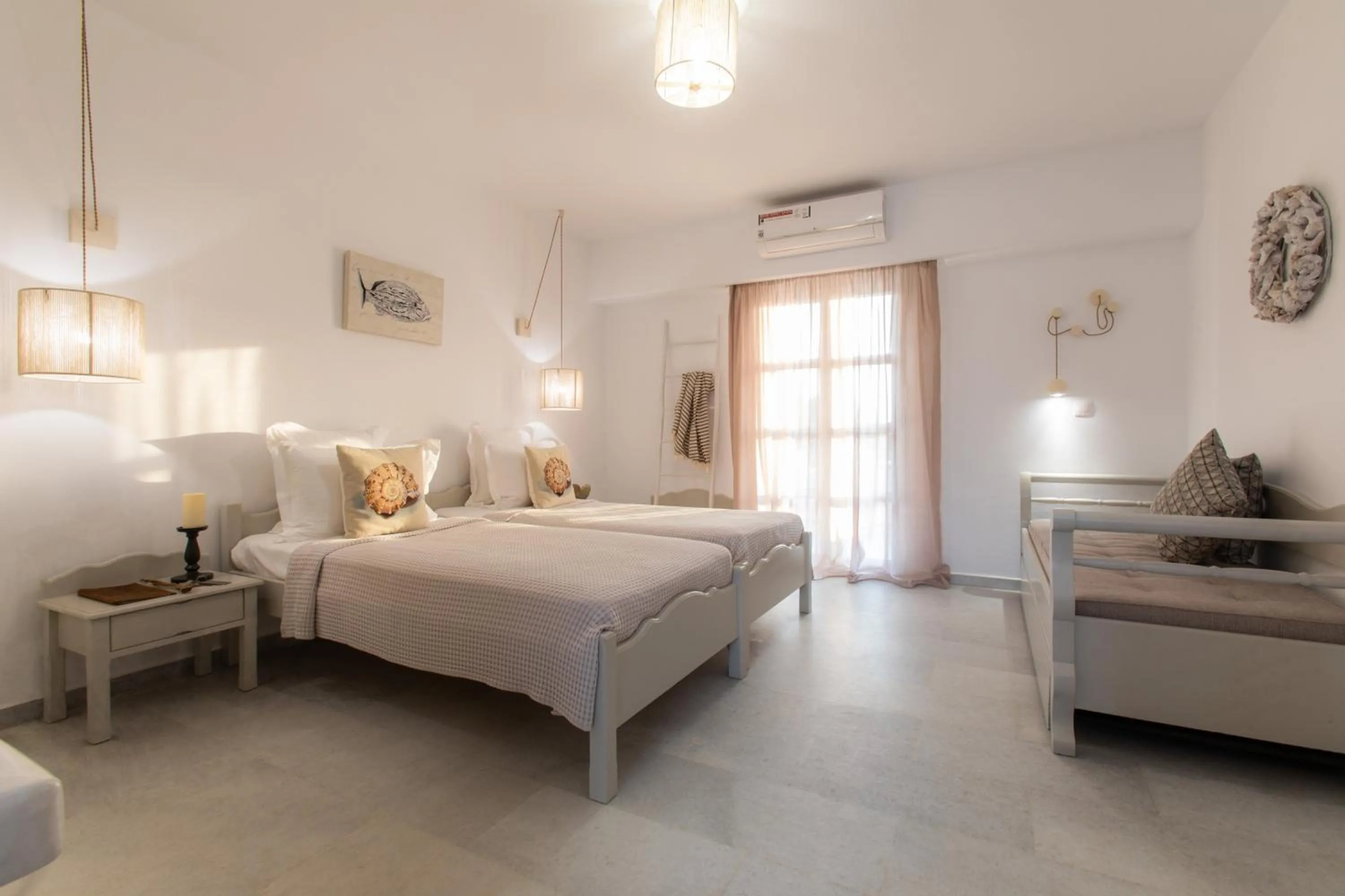 Bed in Athina Studios and Suites Plaka