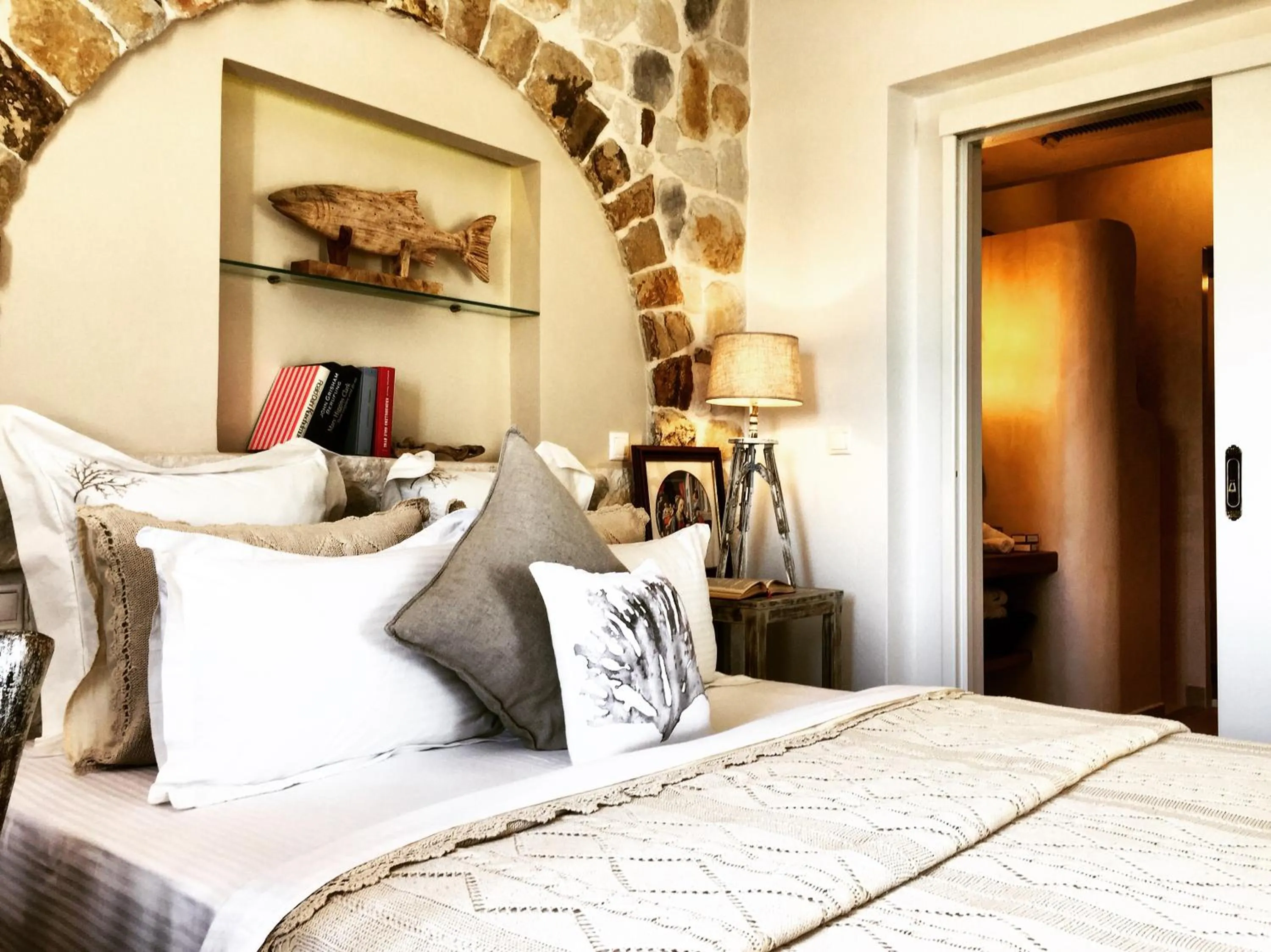 Bed in Athina Studios and Suites Plaka