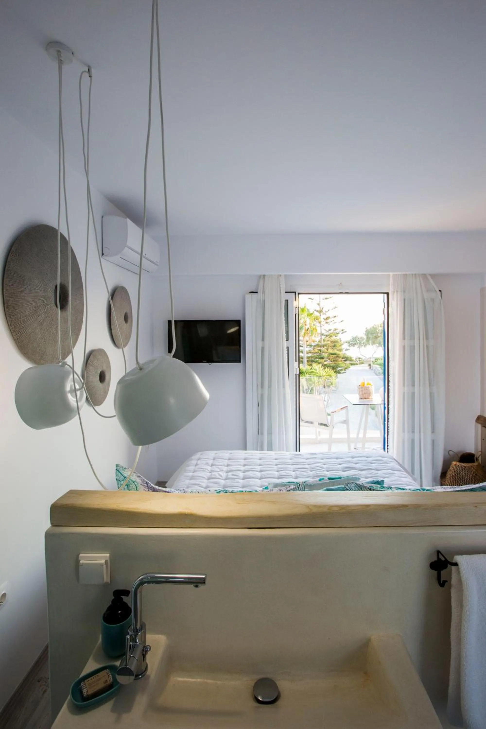 Photo of the whole room, Bed in Athina Studios and Suites Plaka