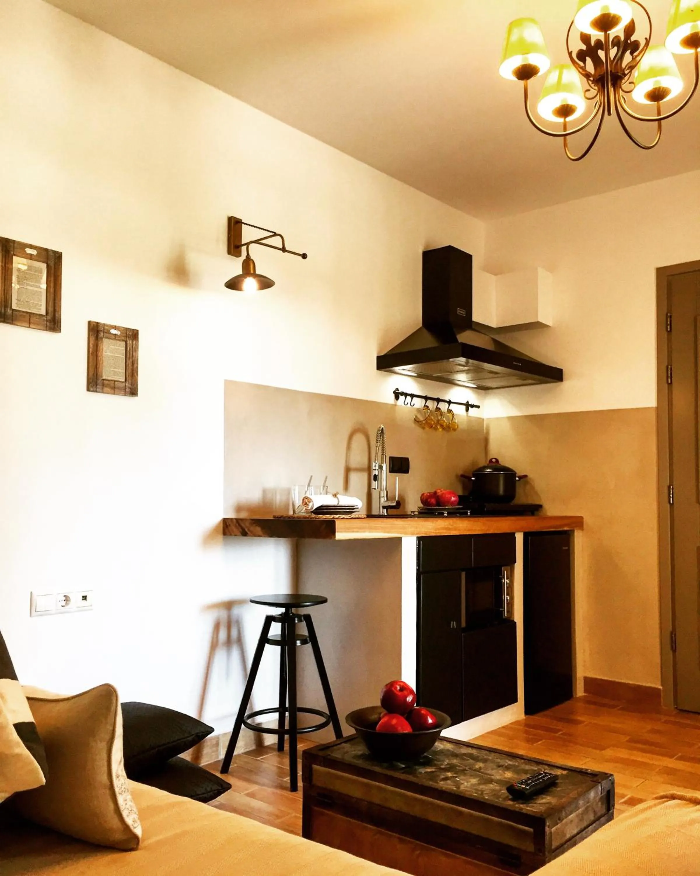 TV and multimedia in Athina Studios and Suites Plaka