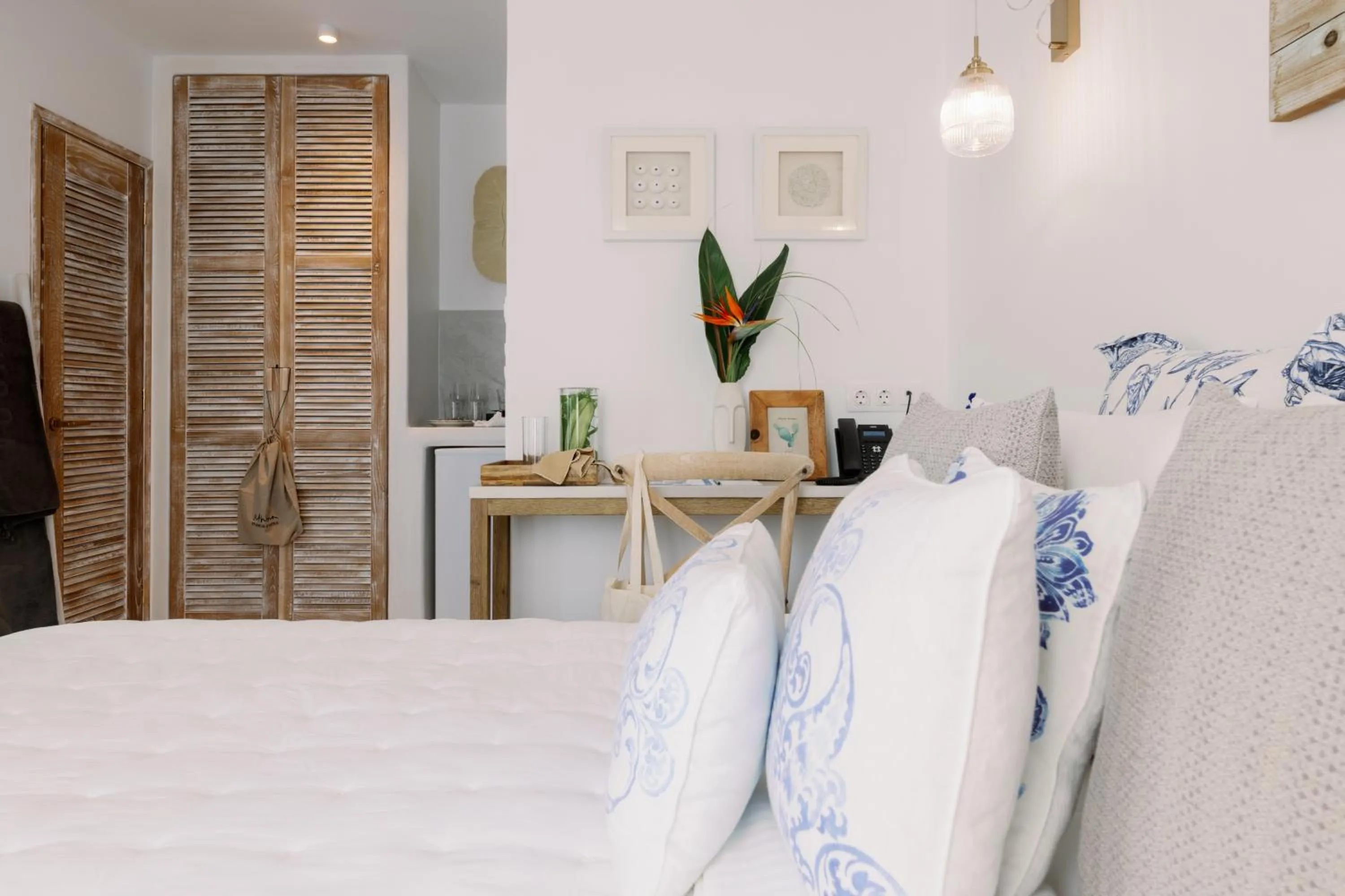 Bed in Athina Studios and Suites Plaka