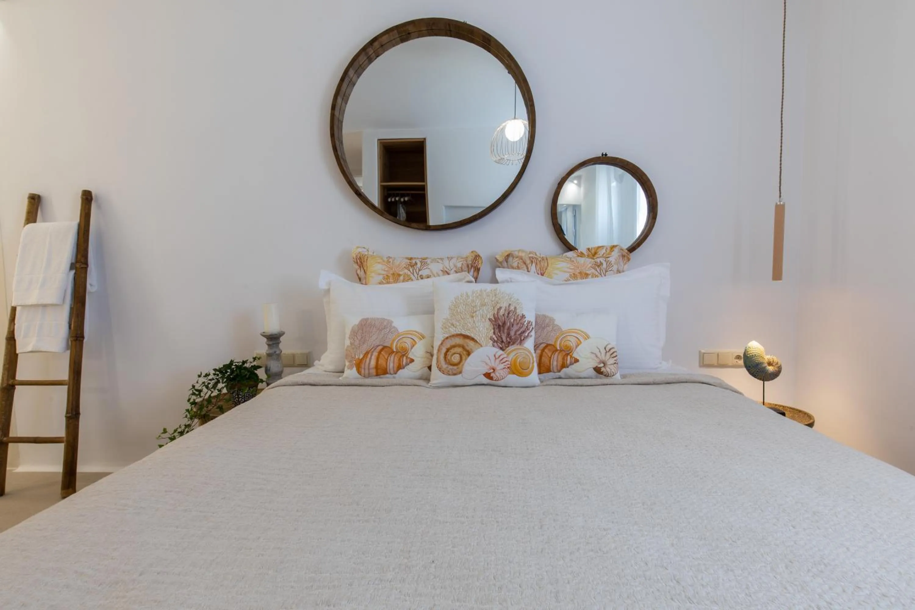 Bed in Athina Studios and Suites Plaka