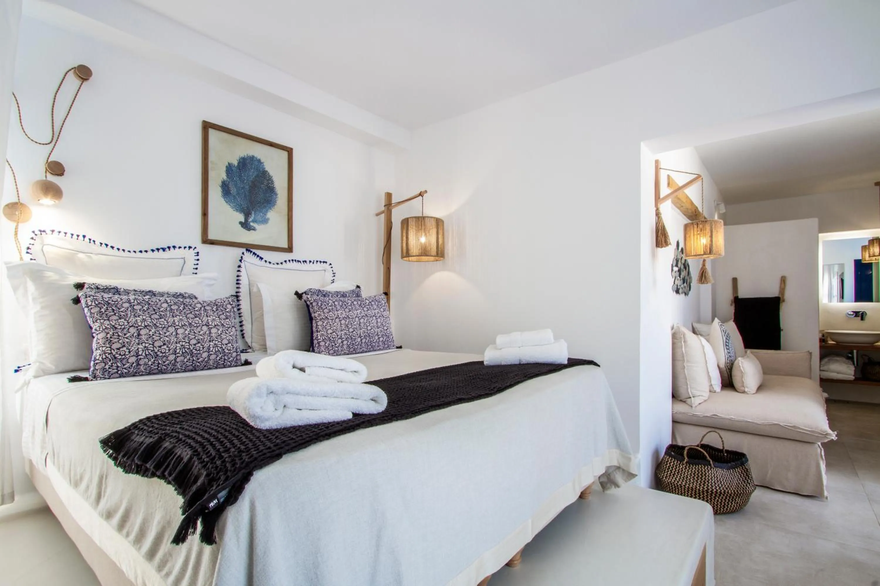 Bed in Athina Studios and Suites Plaka