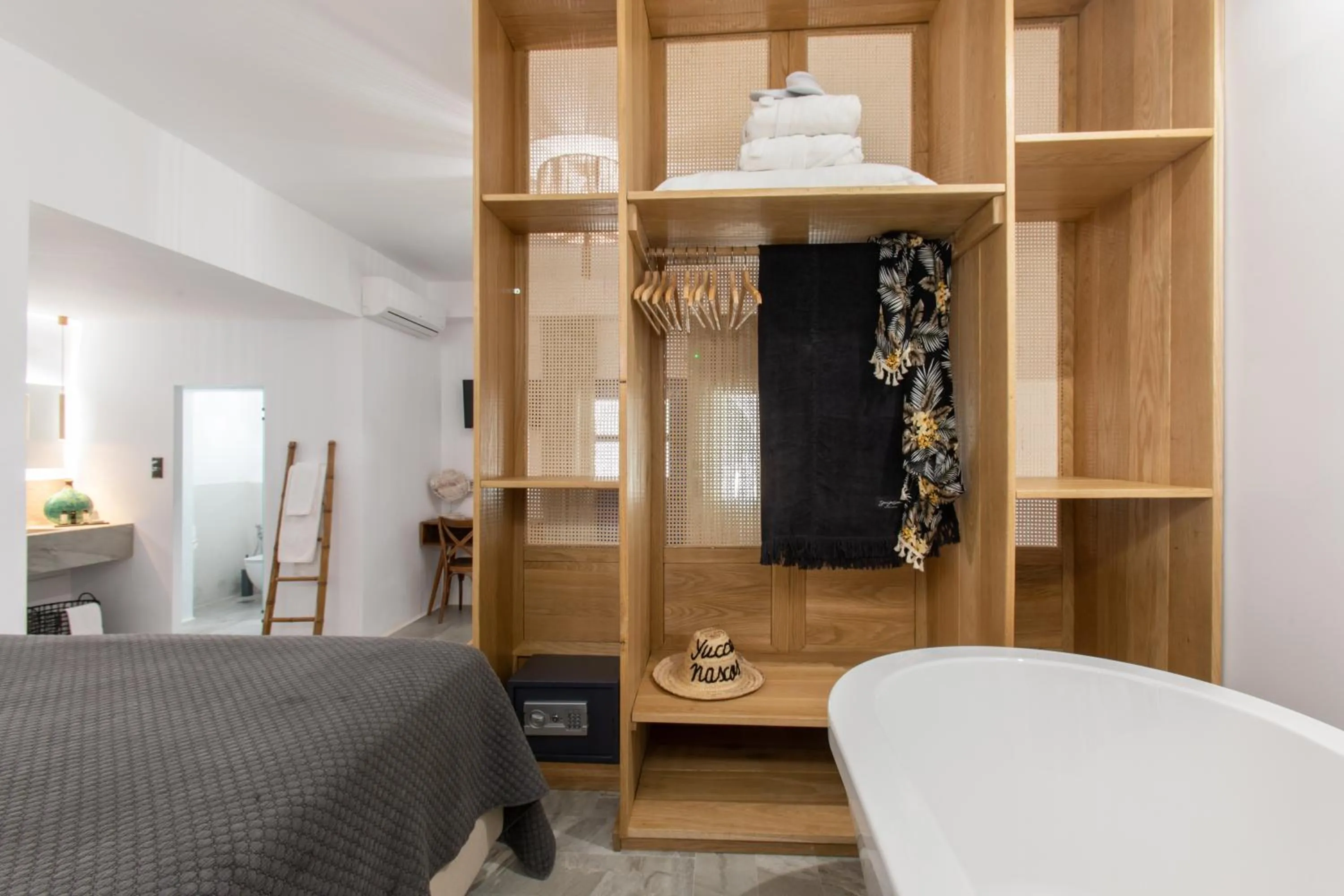 Photo of the whole room, Bed in Athina Studios and Suites Plaka
