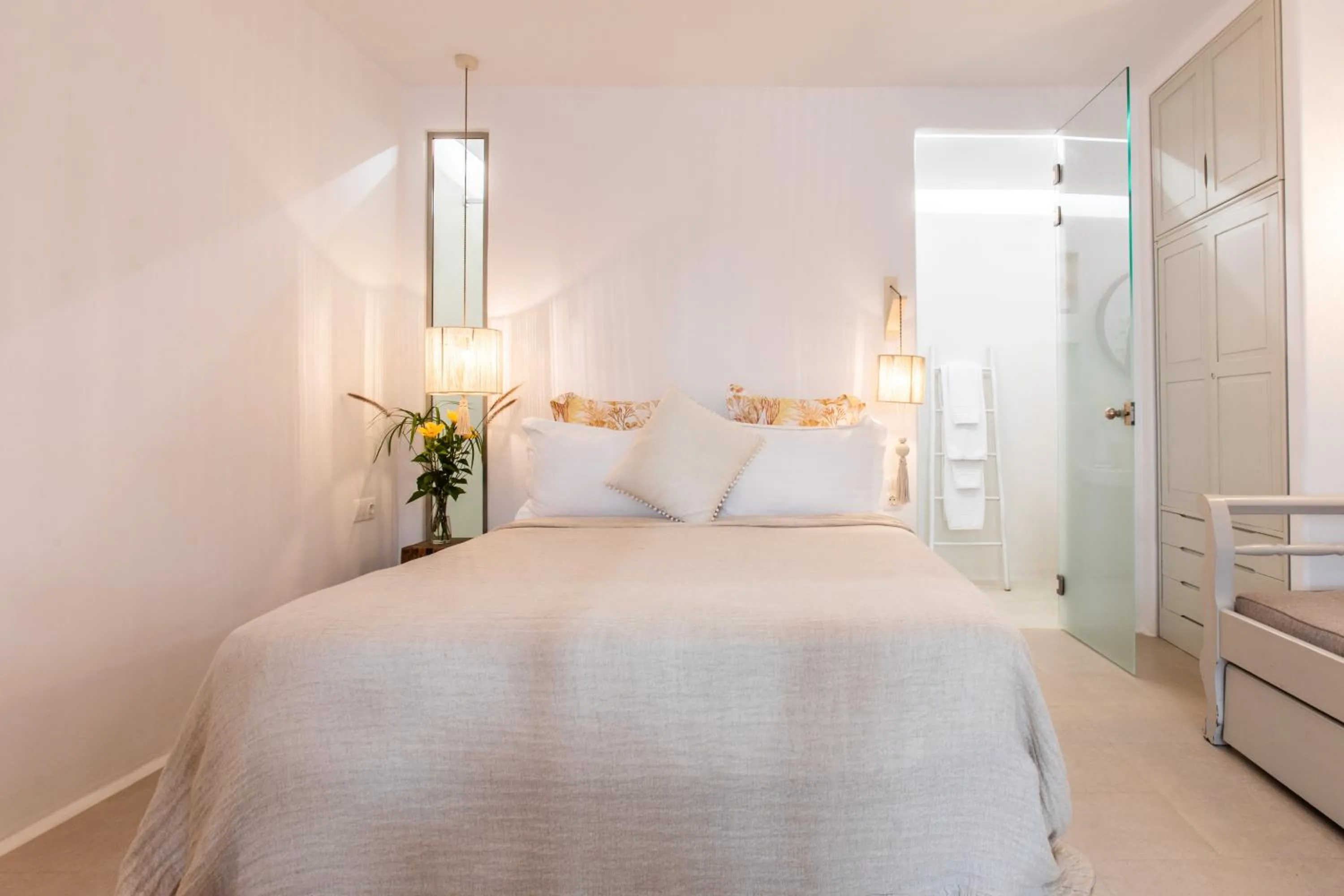 Bed in Athina Studios and Suites Plaka