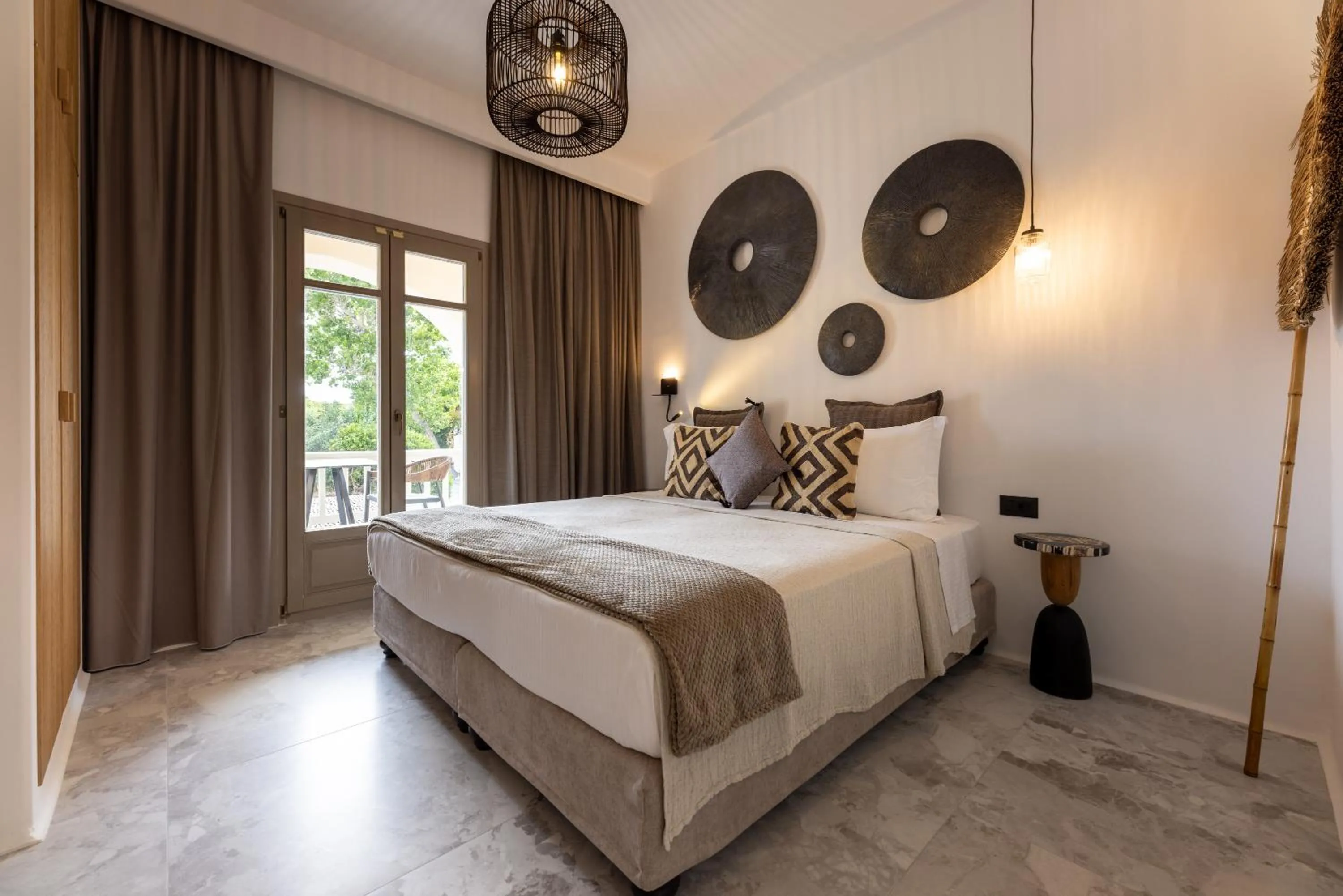 Bed in Athina Studios and Suites Plaka