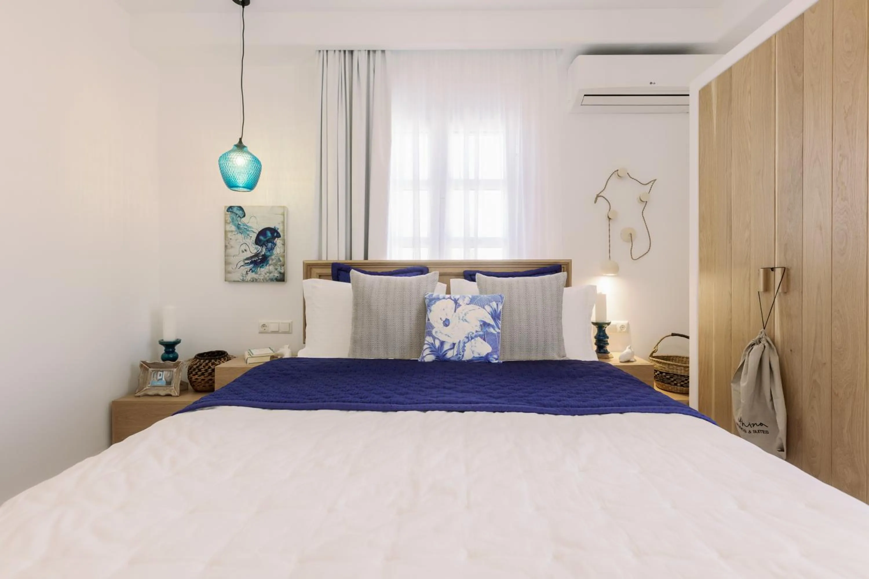 Bed in Athina Studios and Suites Plaka