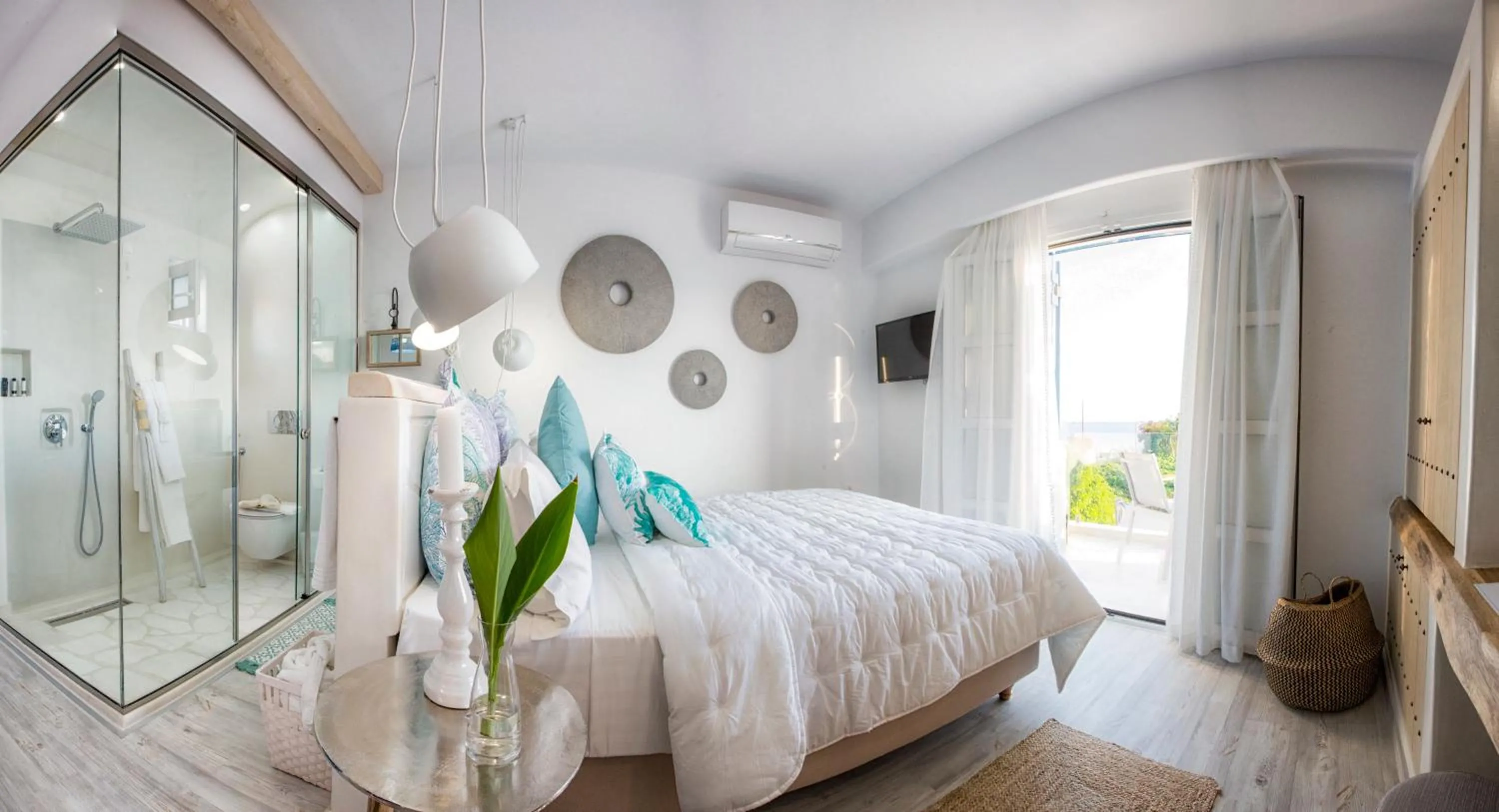 Photo of the whole room, Bed in Athina Studios and Suites Plaka