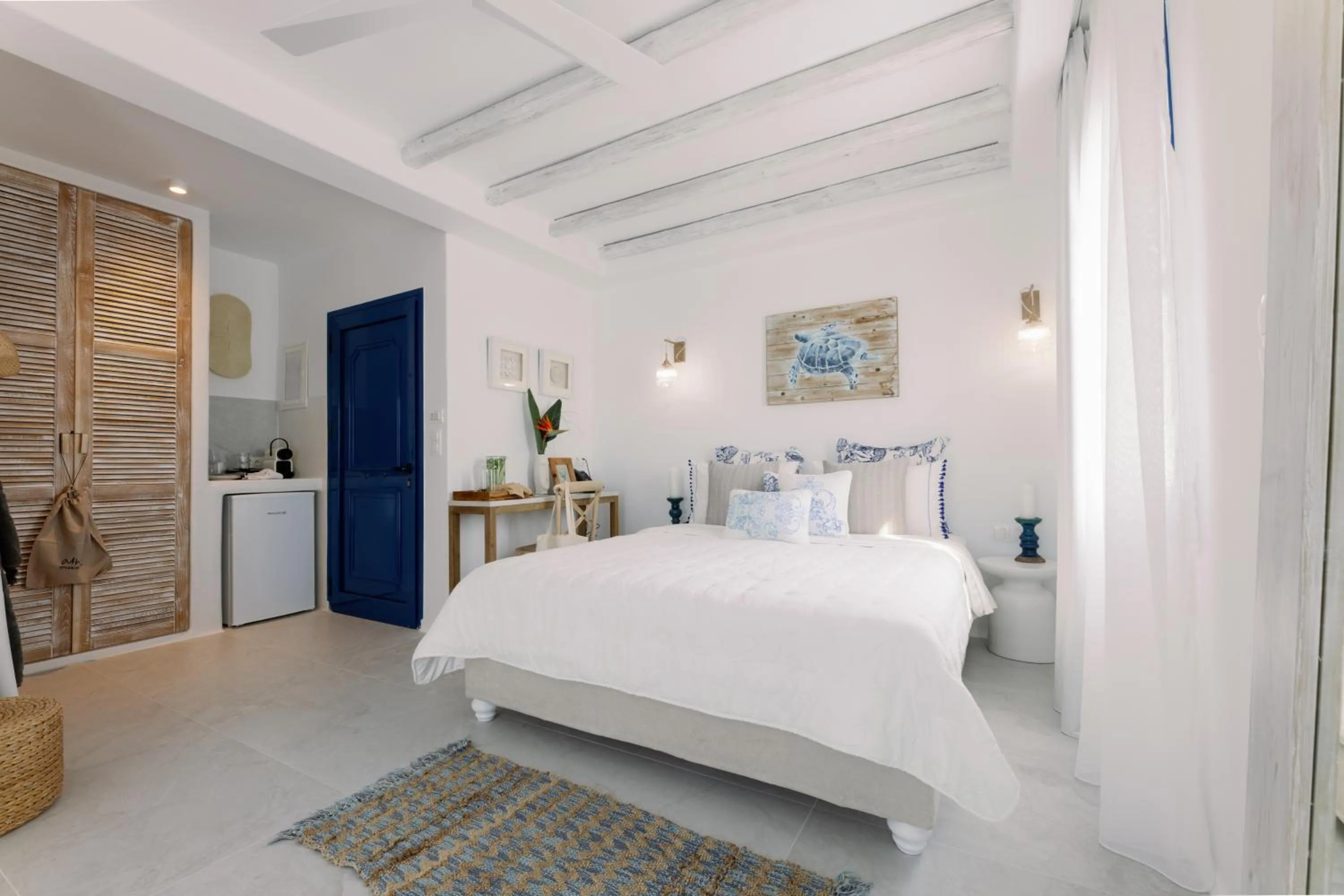 Bed in Athina Studios and Suites Plaka
