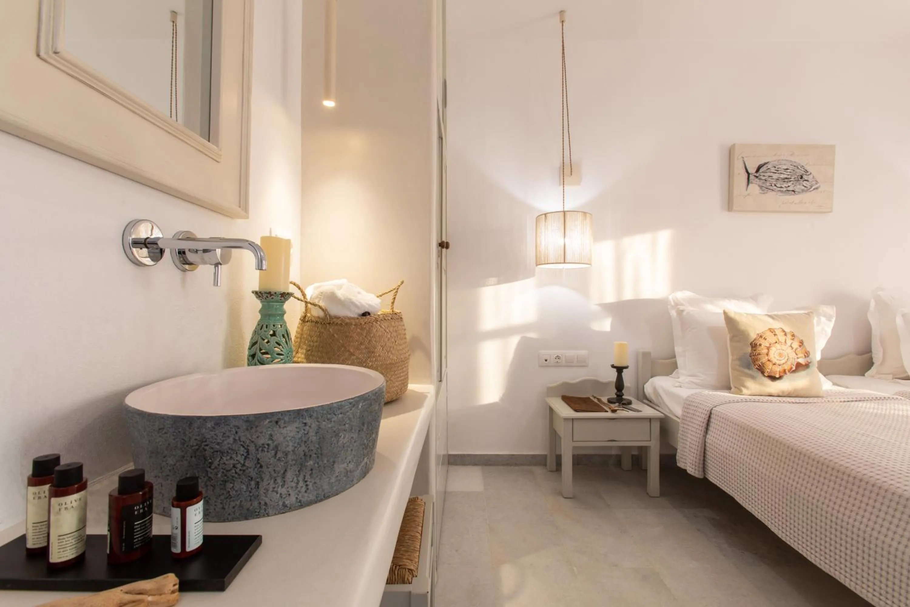 Photo of the whole room, Bed in Athina Studios and Suites Plaka