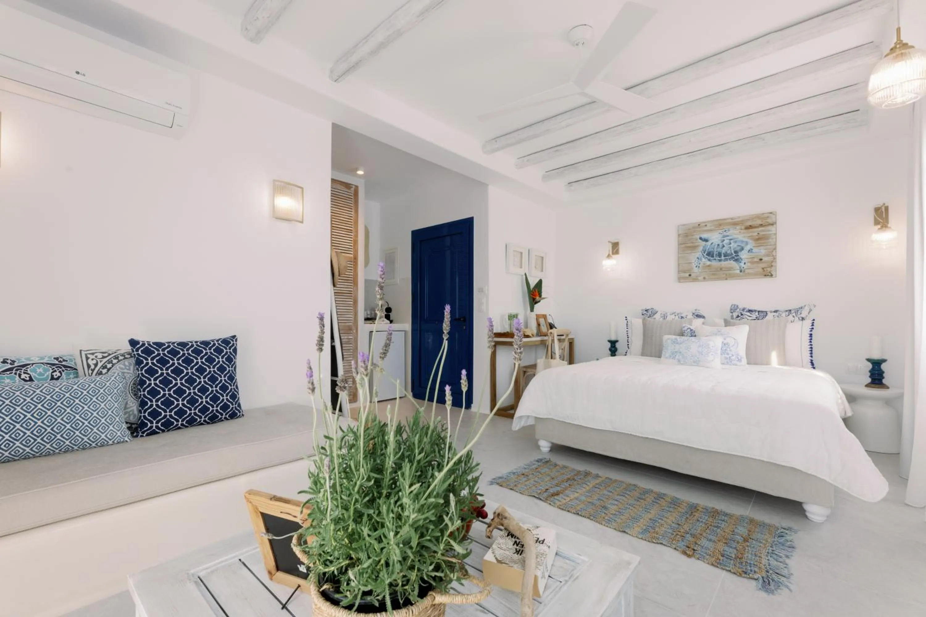 Bed in Athina Studios and Suites Plaka
