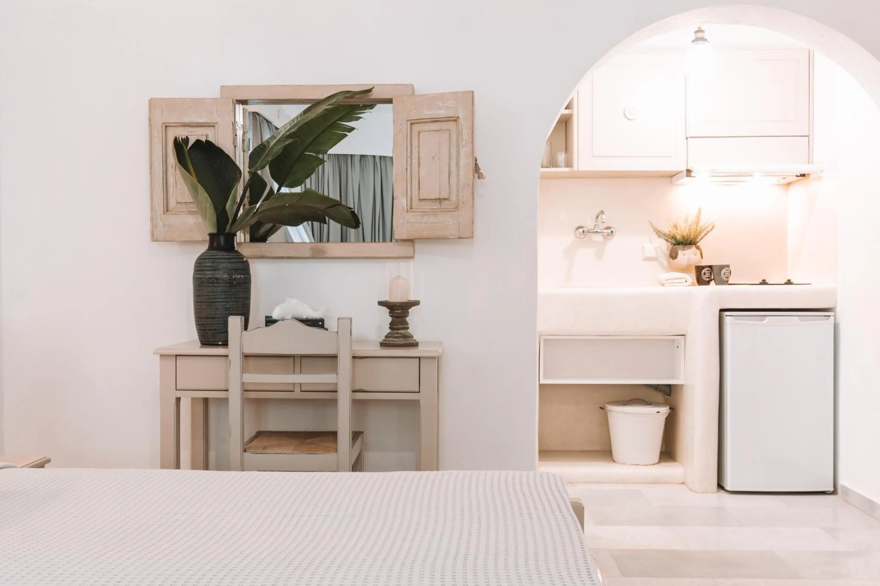 Kitchen or kitchenette, Bed in Athina Studios and Suites Plaka
