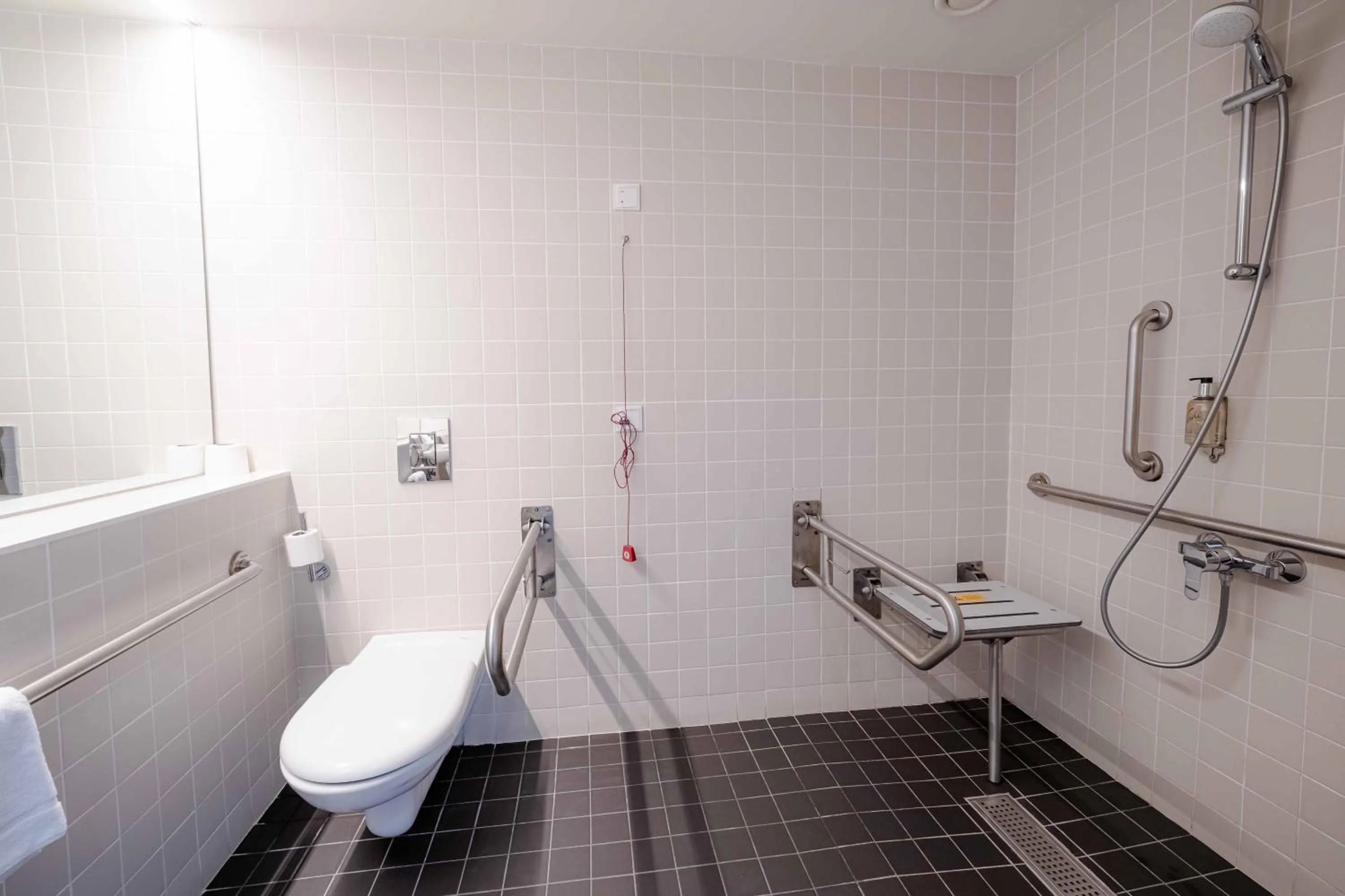 Shower in easyHotel Barcelona Fira