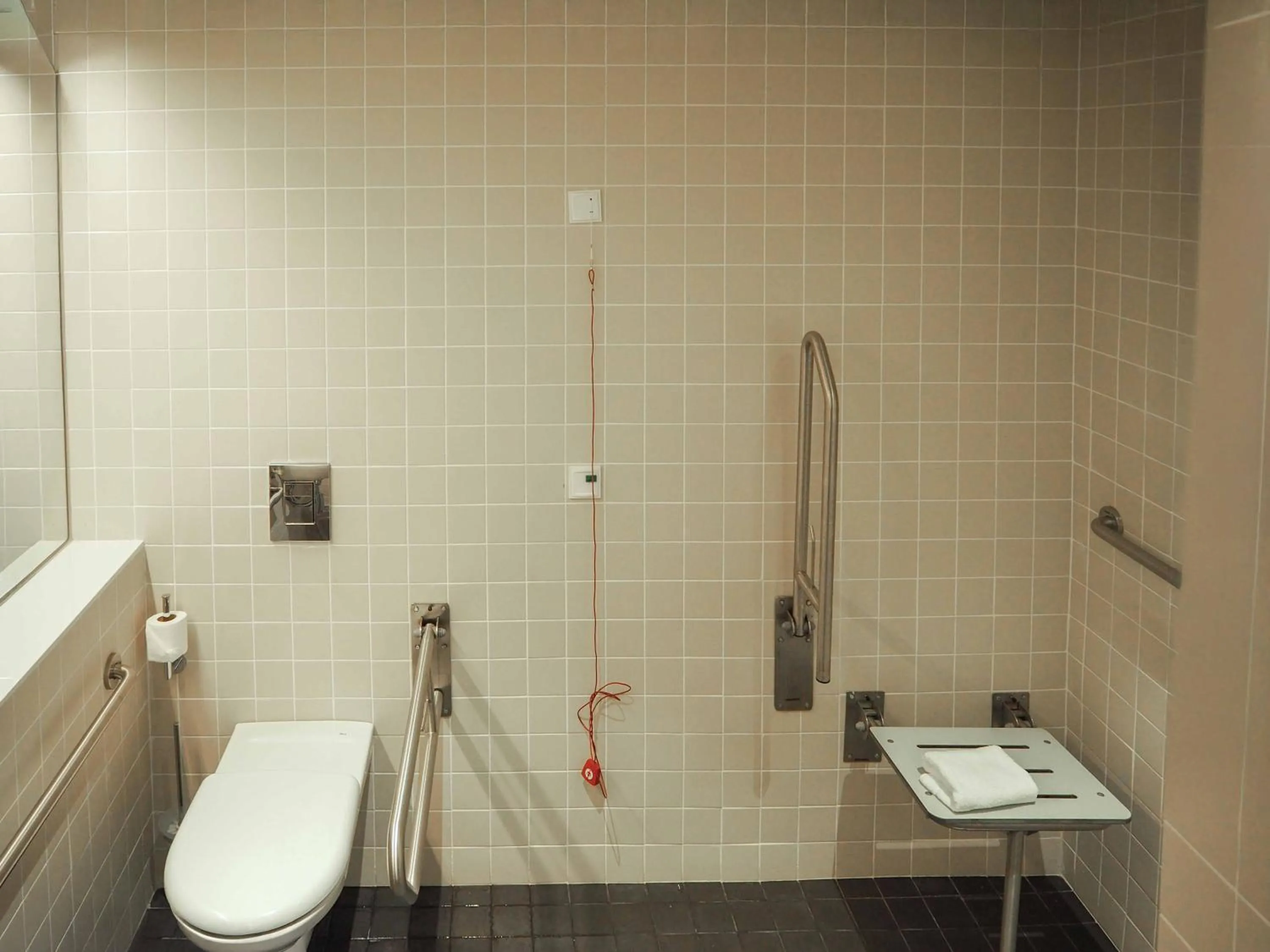 Shower in easyHotel Barcelona Fira