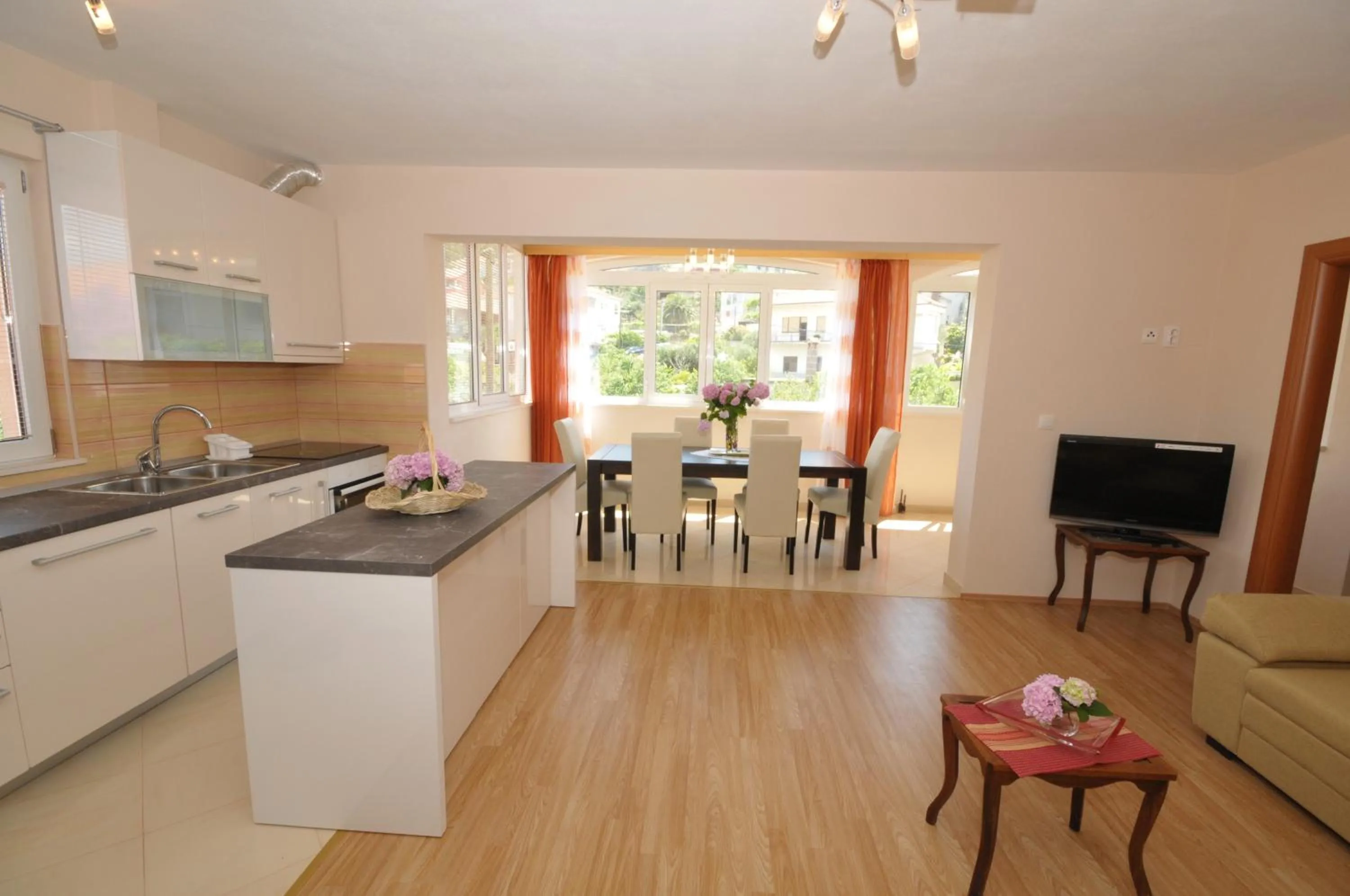 Kitchen or kitchenette in Apartments Belas