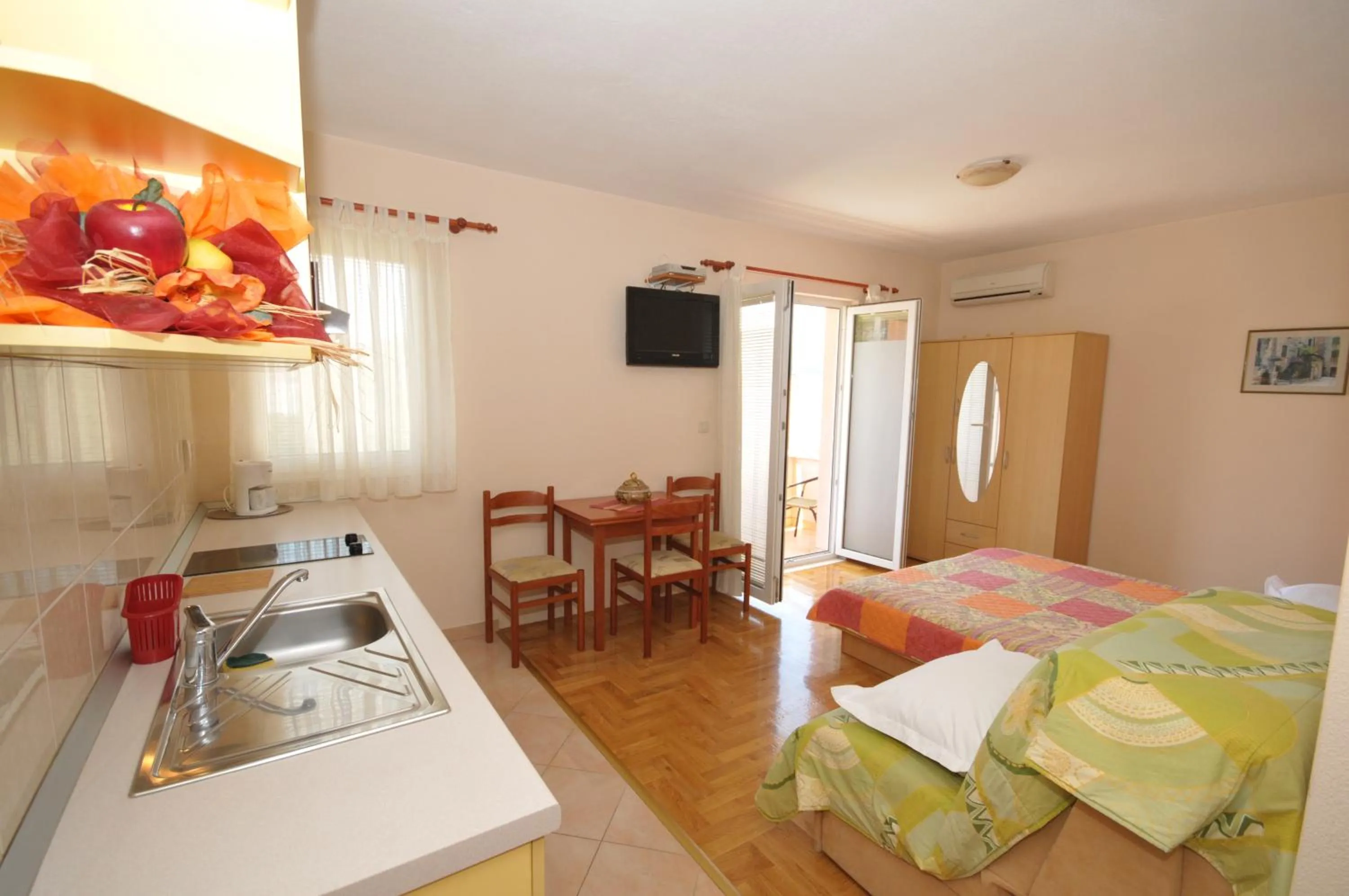 Kitchen or kitchenette, Bed in Apartments Belas