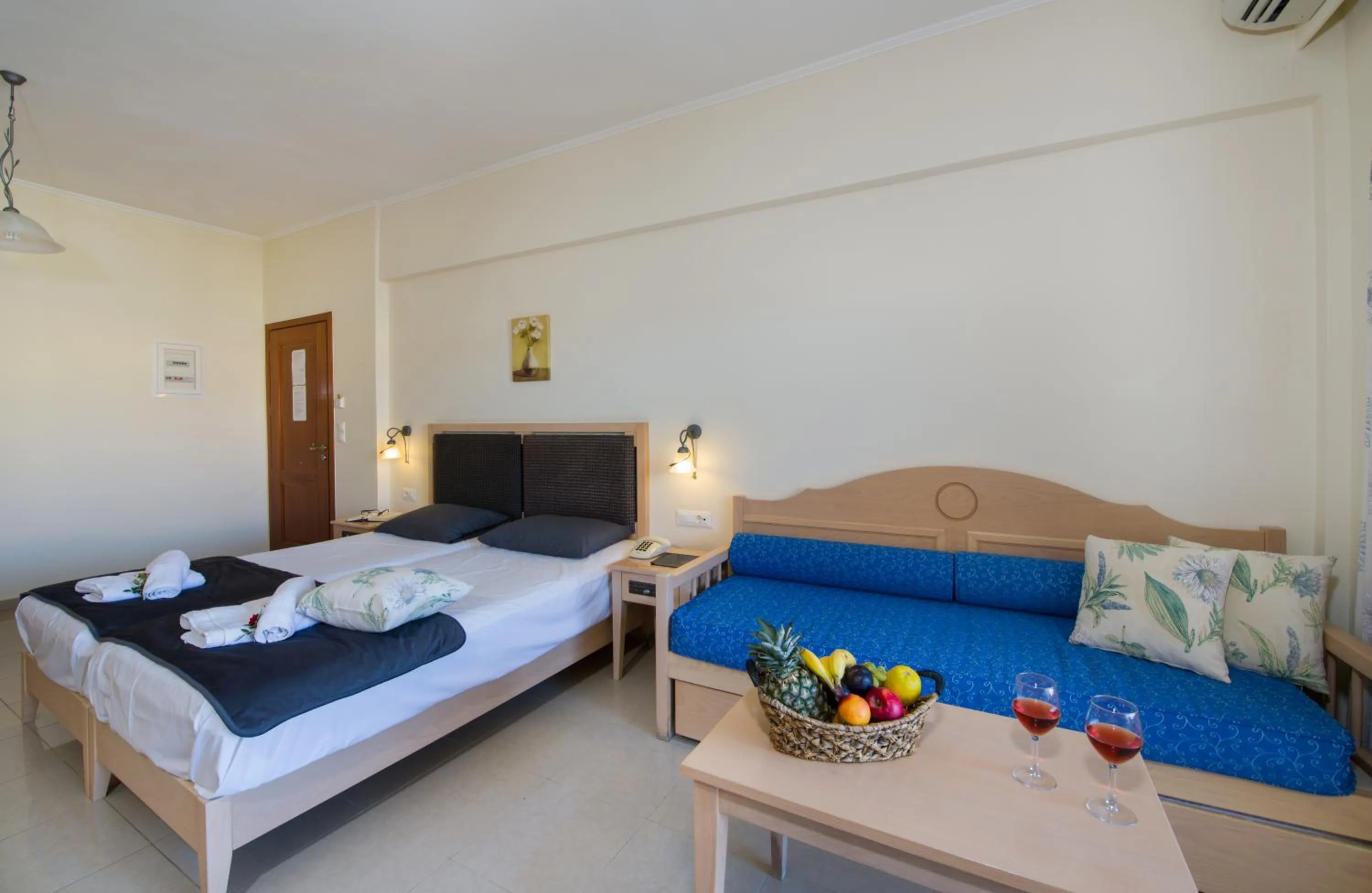 Photo of the whole room, Bed in Toxo Hotel