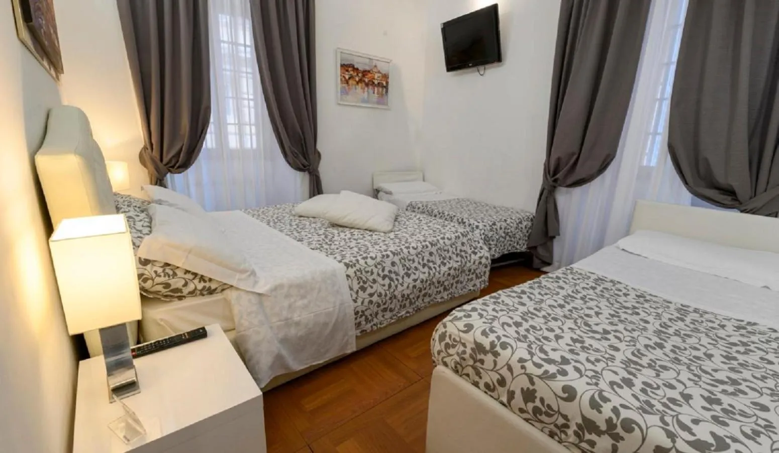 Photo of the whole room, Bed in Il Fascino Di Roma
