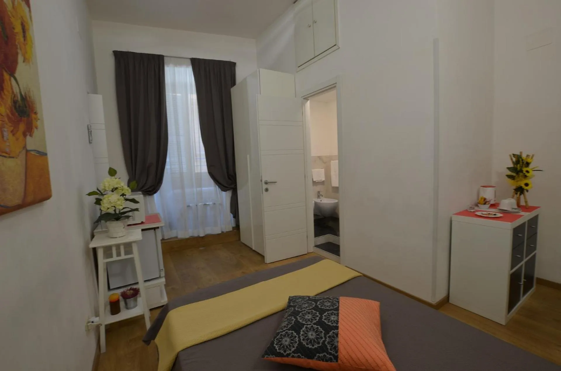 Living room, Bed in Il Fascino Di Roma