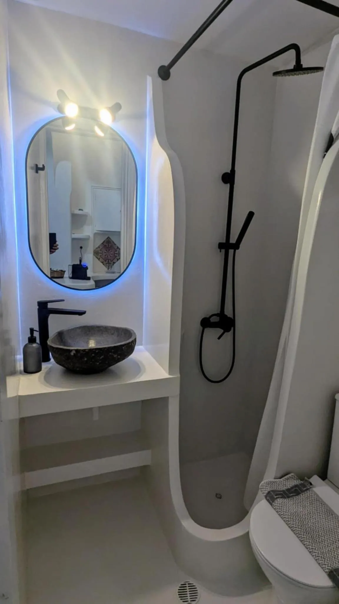Anoi Rooms