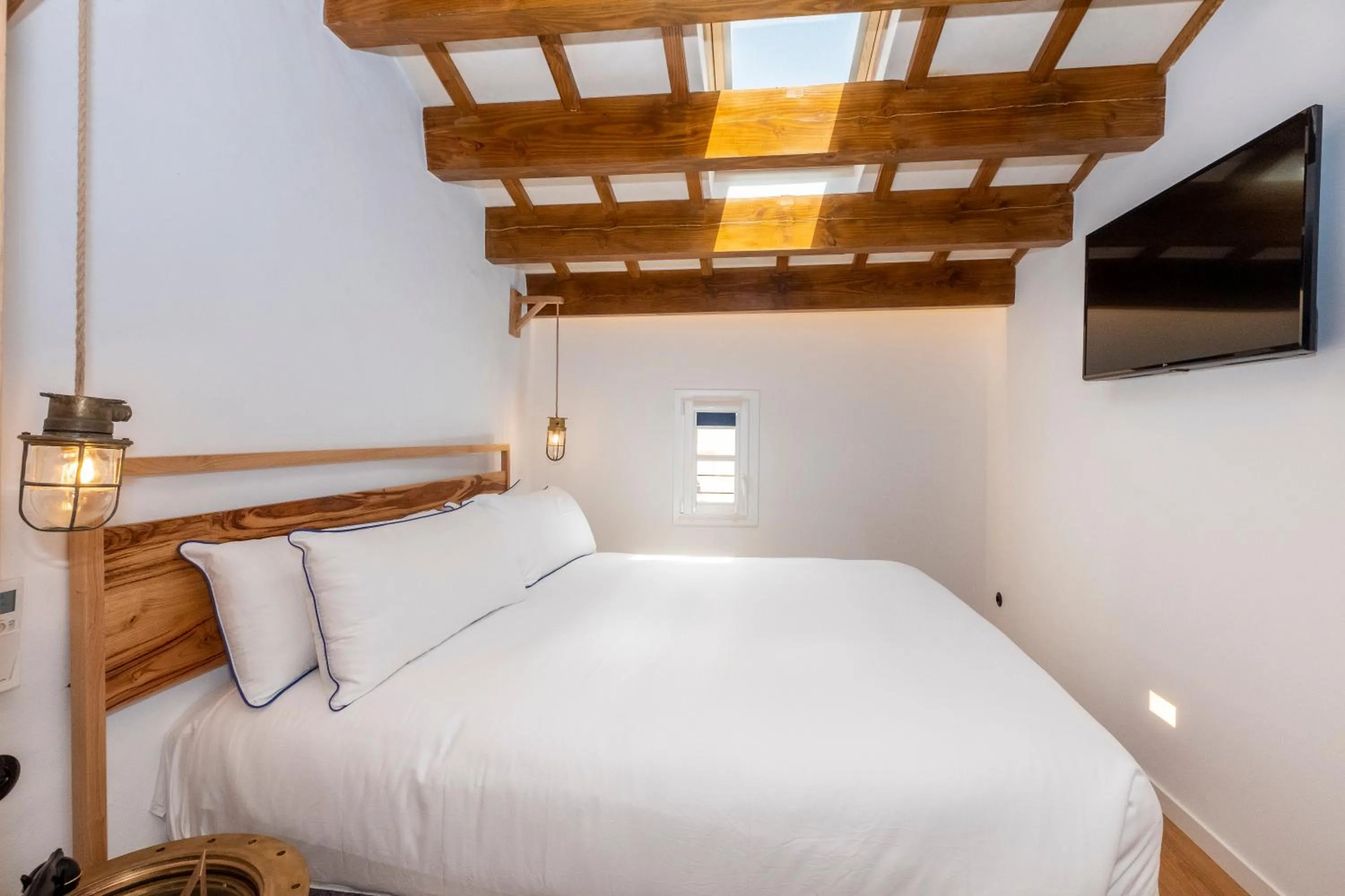 Photo of the whole room, Bed in Nao Catedral Boutique Hotel