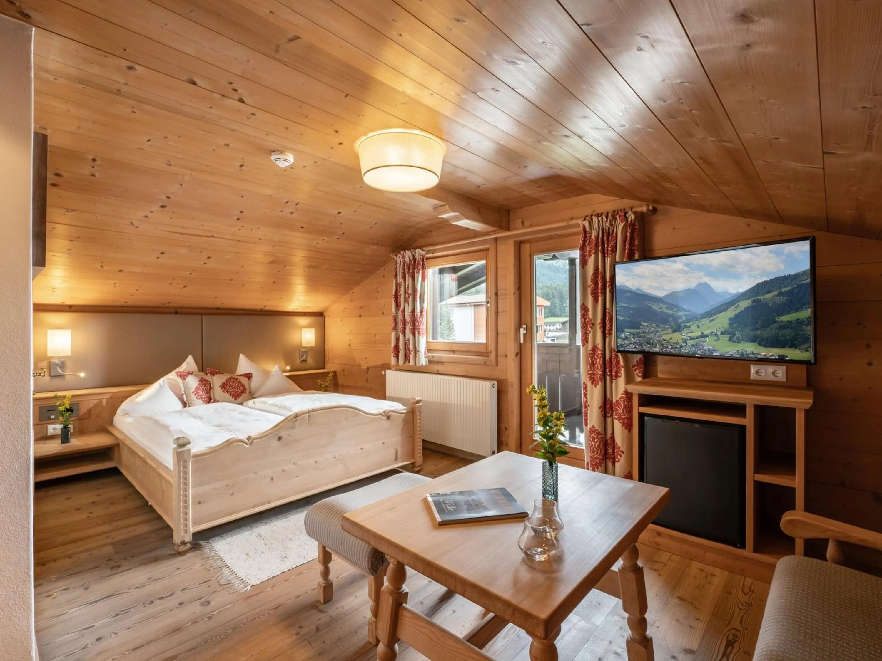 Photo of the whole room, Bed in Alpen Glück Hotel Villa Lisa garni