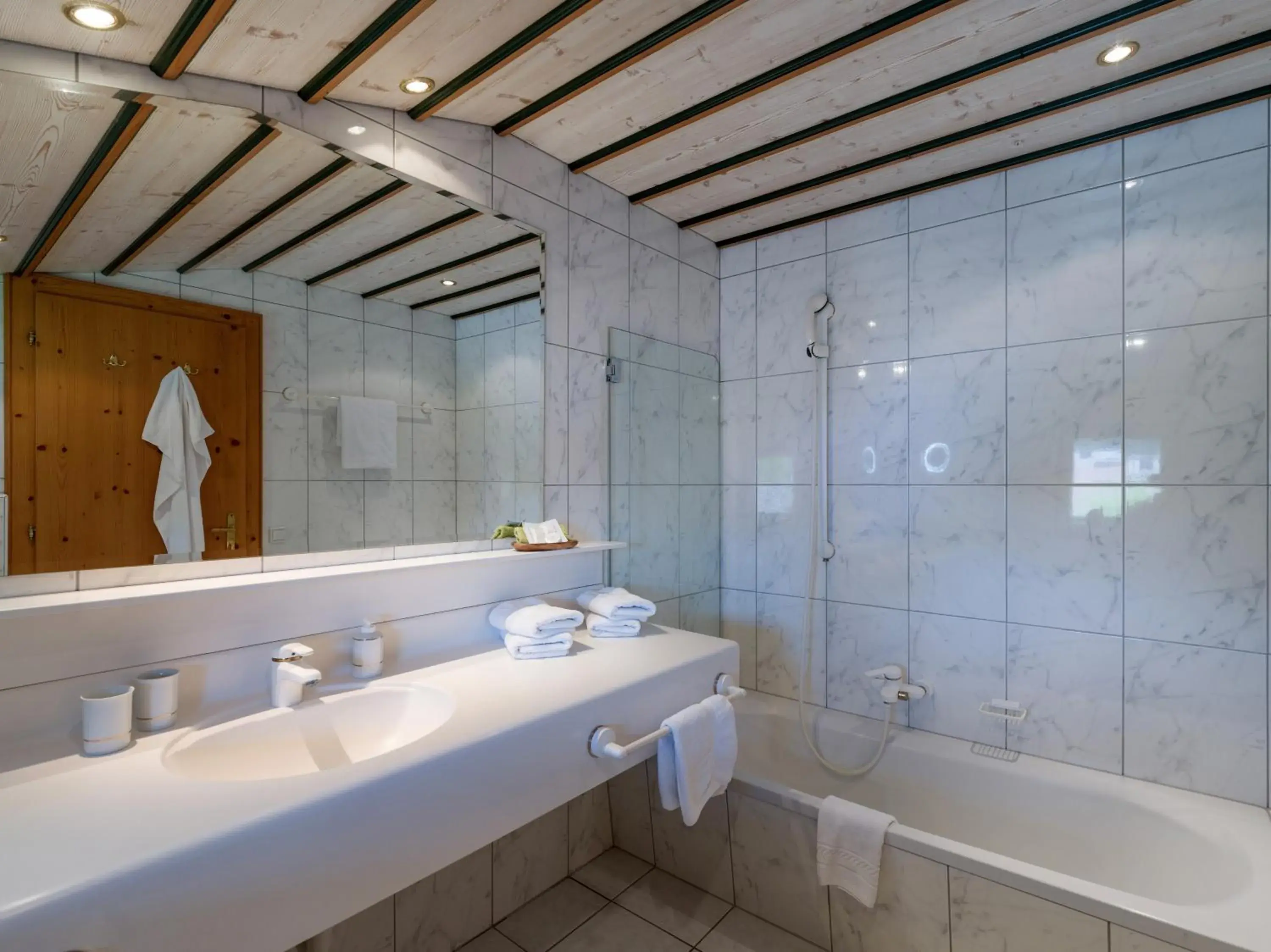 Family Room with Mountain View in Alpen Glück Hotel Villa Lisa garni Family Room with Mountain View in Alpen Glück Hotel Villa Lisa garni