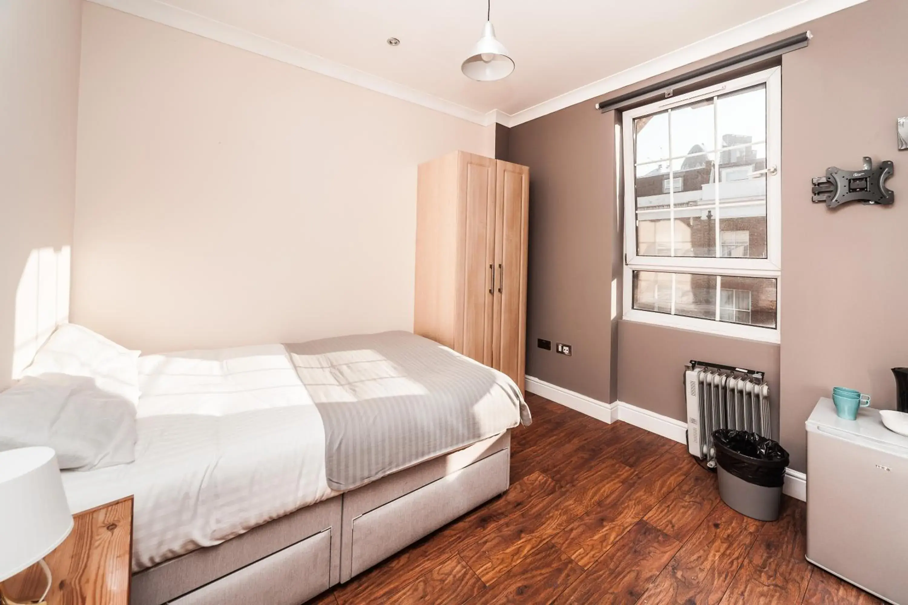 Double Room in Private en-suite Room @ Liverpool street, Brick Ln Double Room in Private en-suite Room @ Liverpool street, Brick Ln