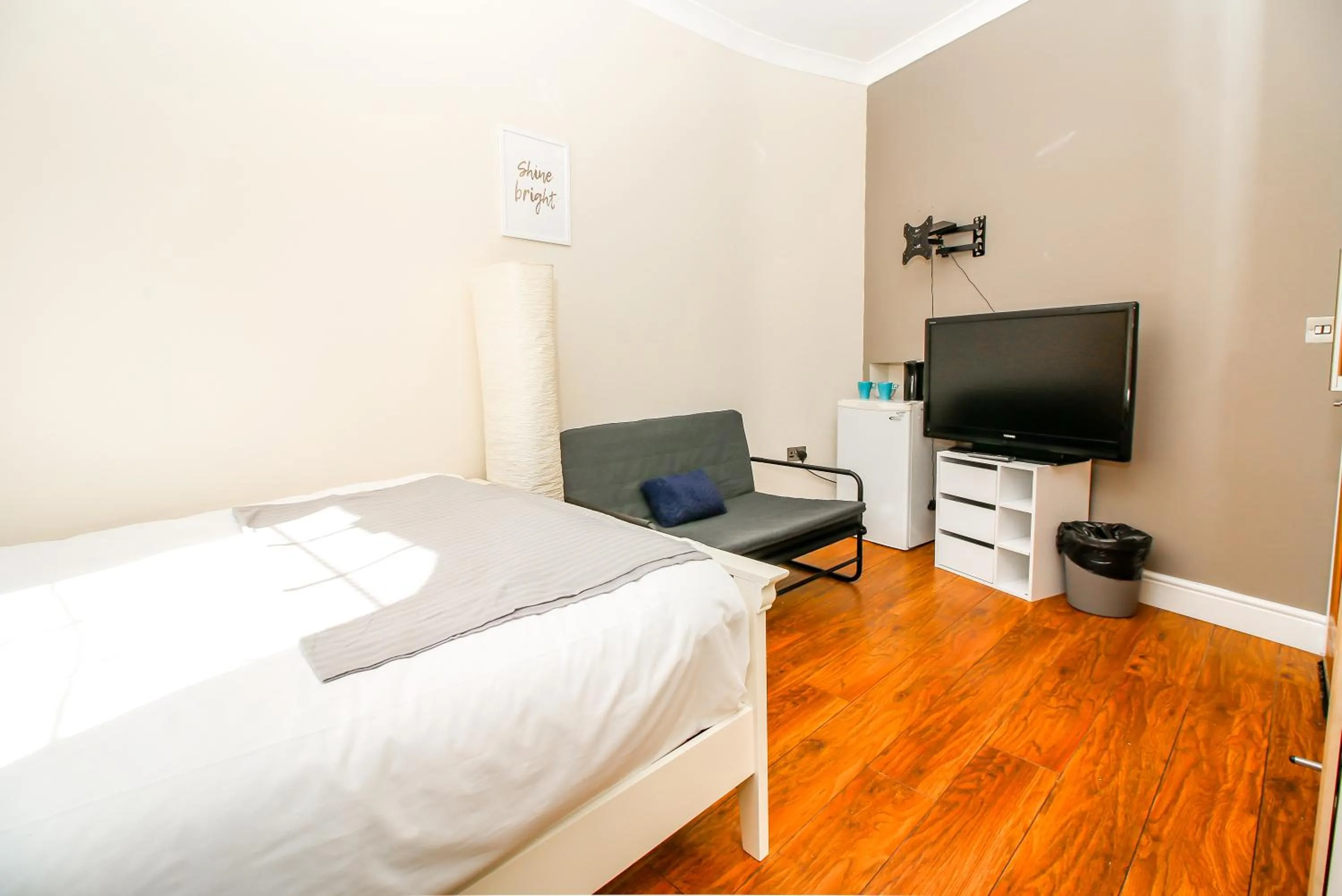 Bed in Private en-suite Room @ Liverpool street, Brick Ln