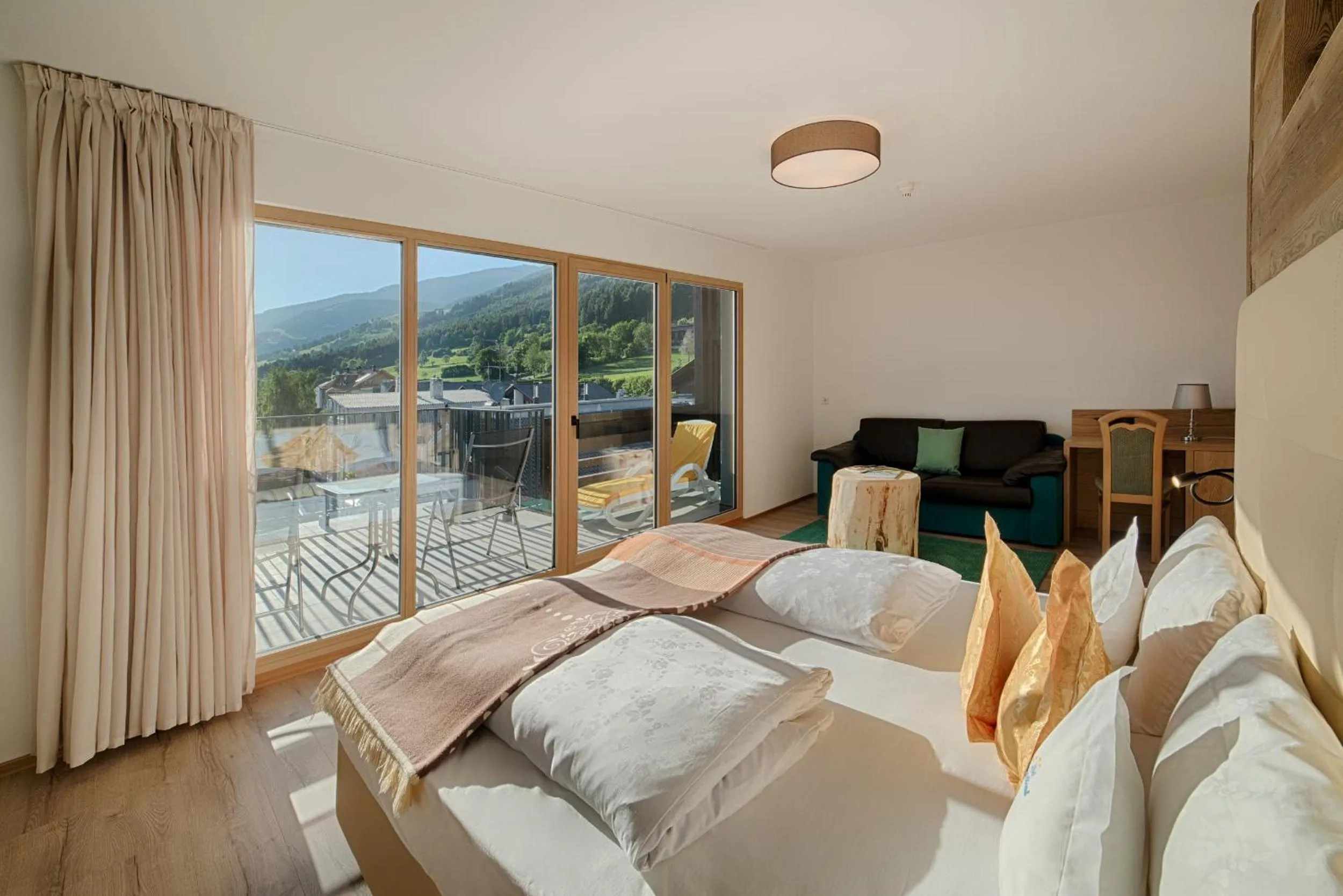 Photo of the whole room, Bed in Hotel Kristall