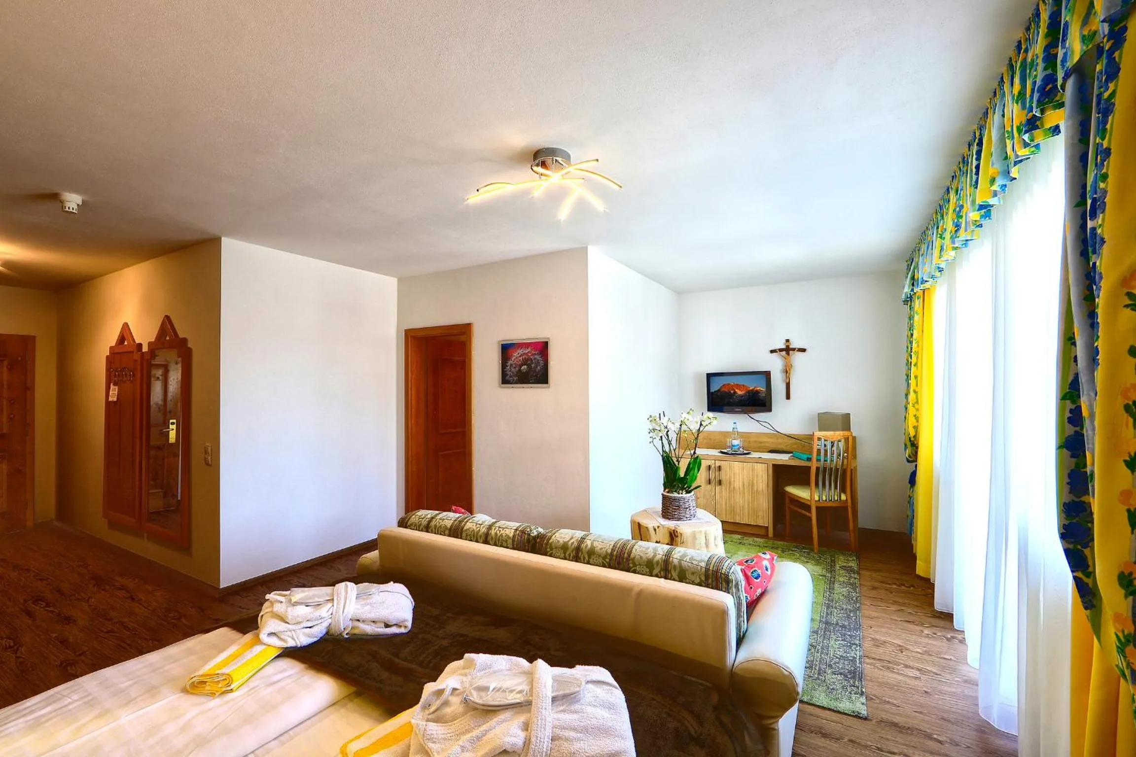 Photo of the whole room, Bed in Hotel Kristall