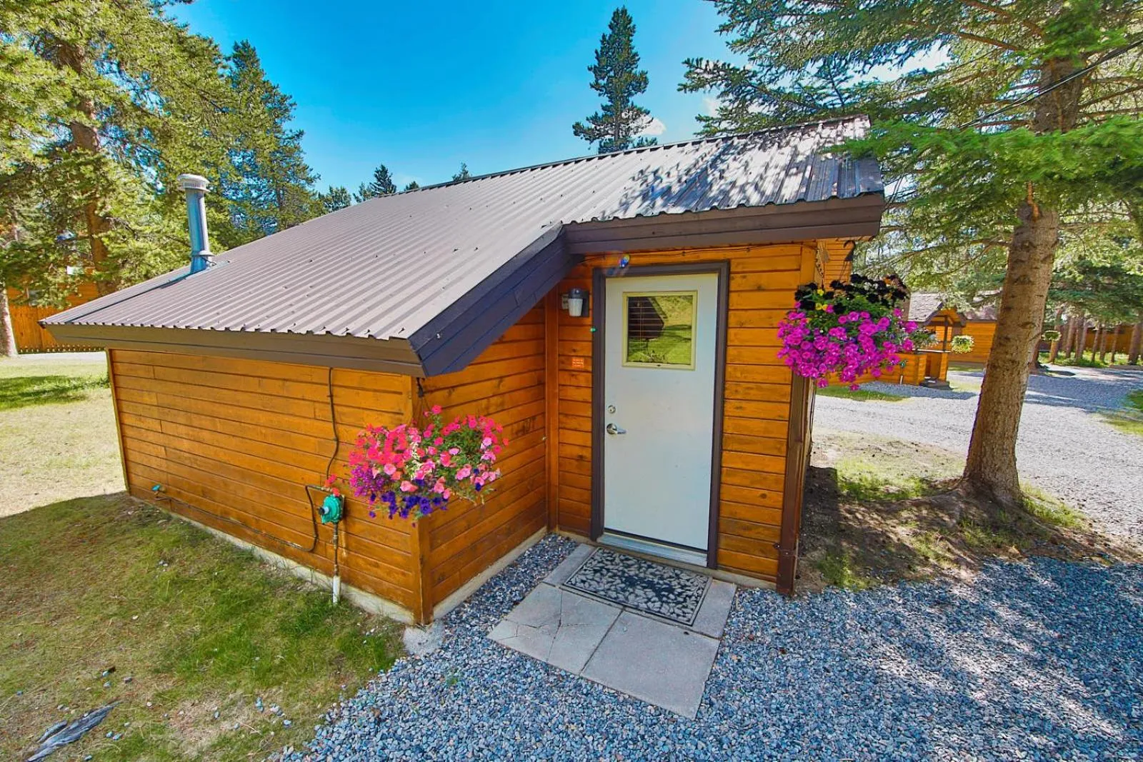 Facade/entrance in Castle Mountain Chalets