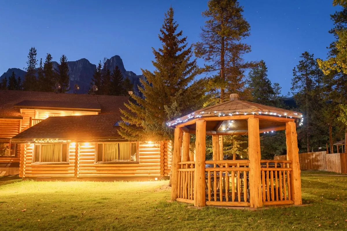 Garden in Castle Mountain Chalets