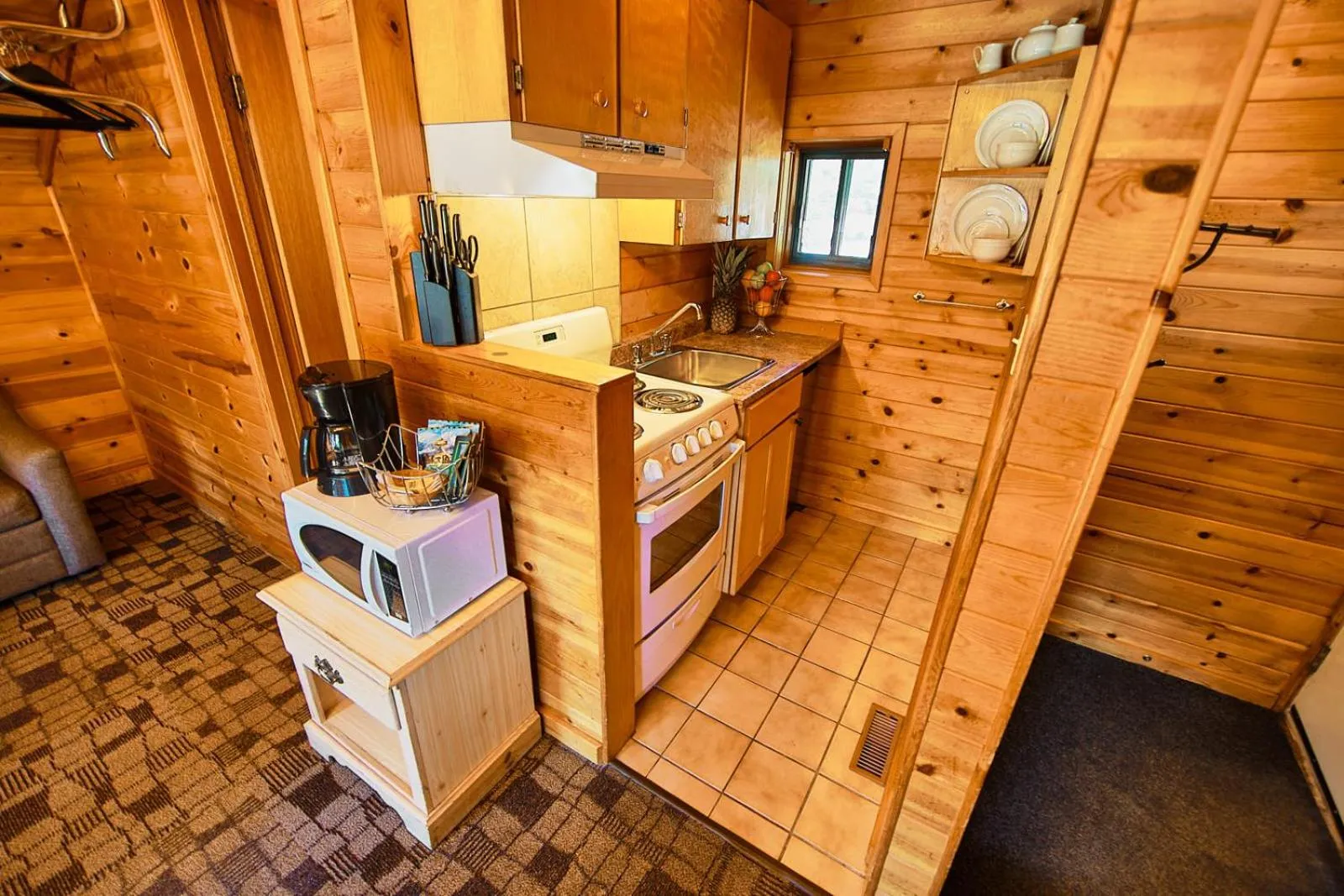 Coffee/tea facilities in Castle Mountain Chalets