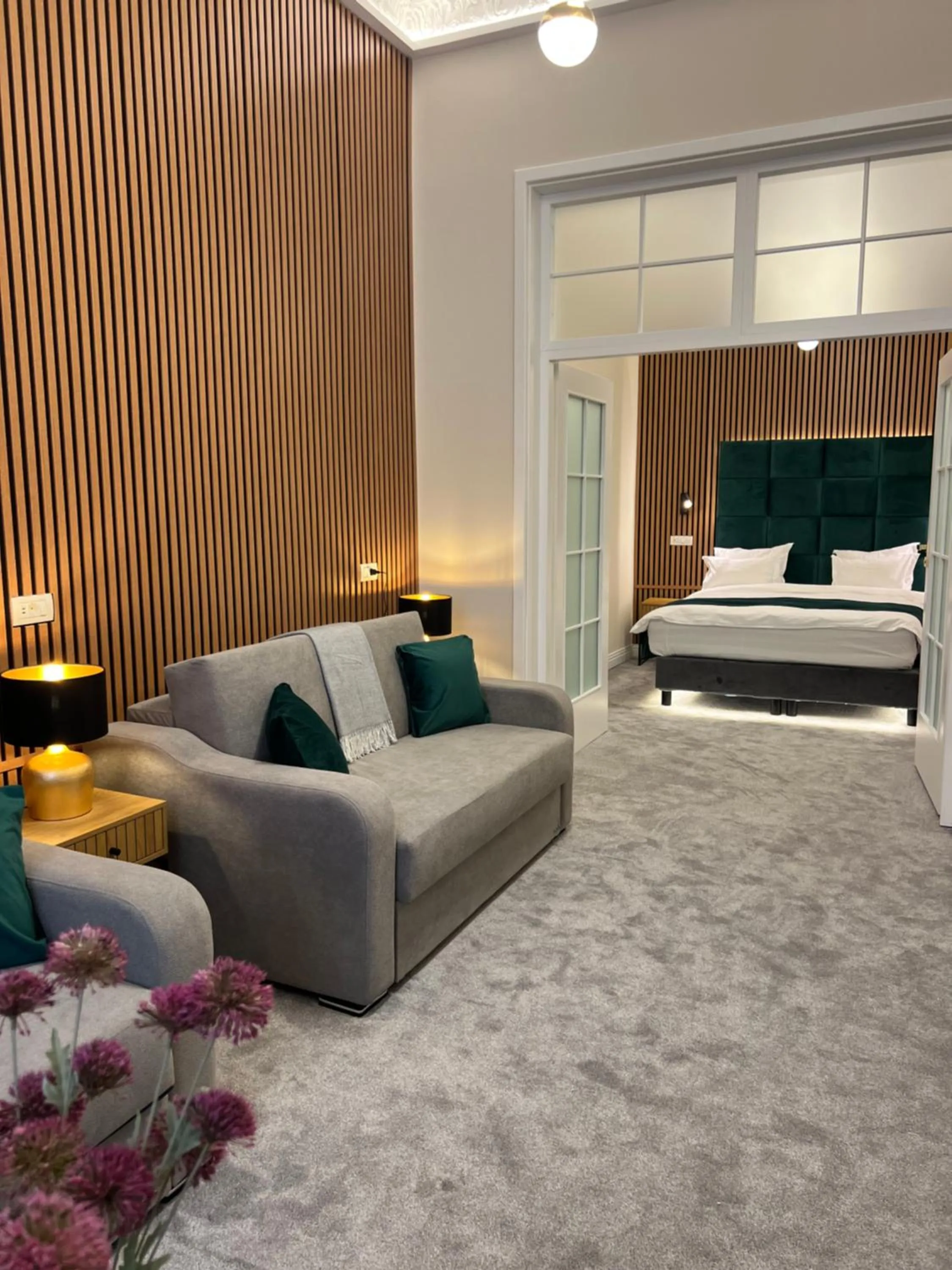 Living room, Bed in Bucharest Downtown Inn