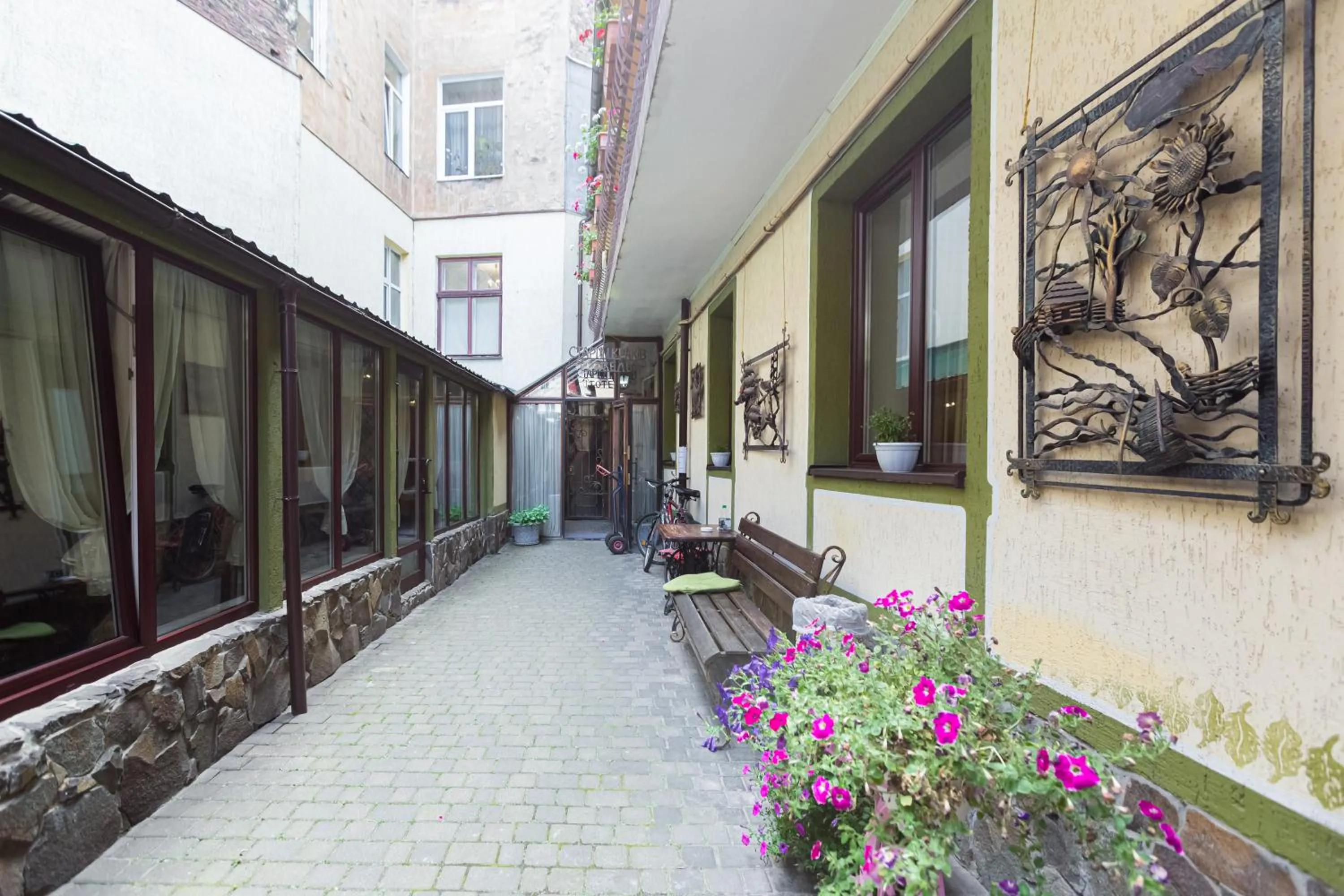 Property building in Staryi Krakiv