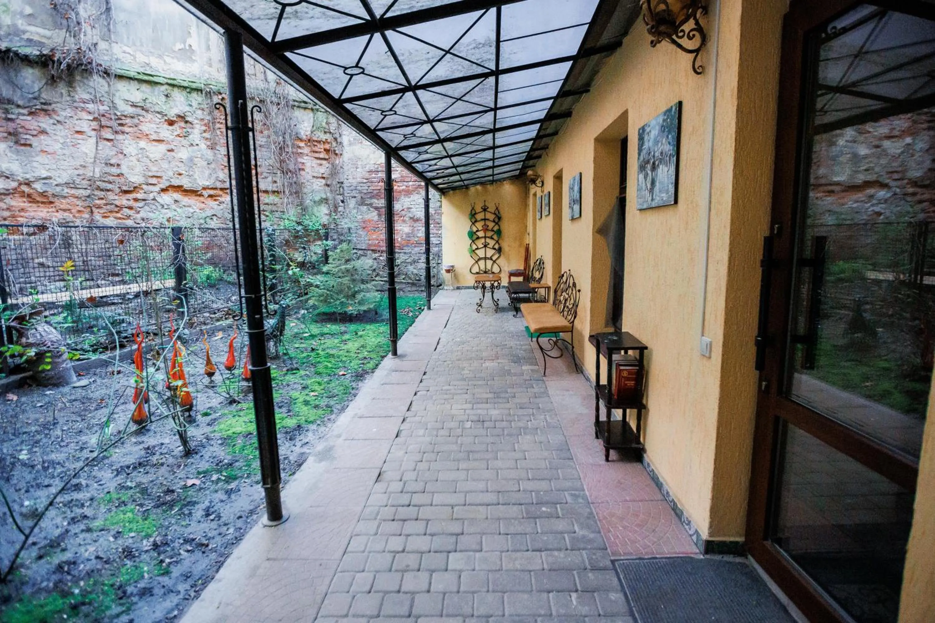 Property building in Staryi Krakiv