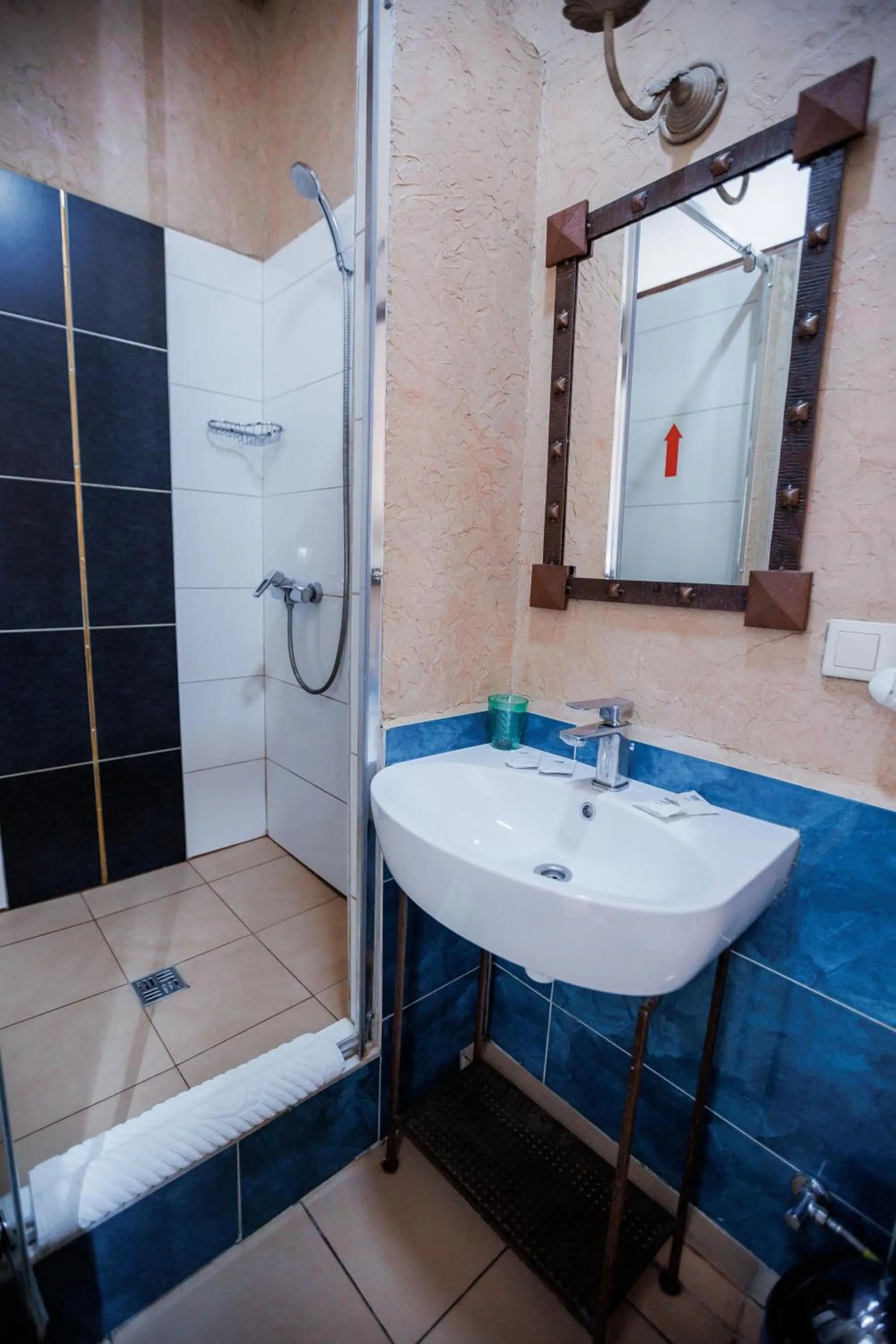 Shower in Staryi Krakiv