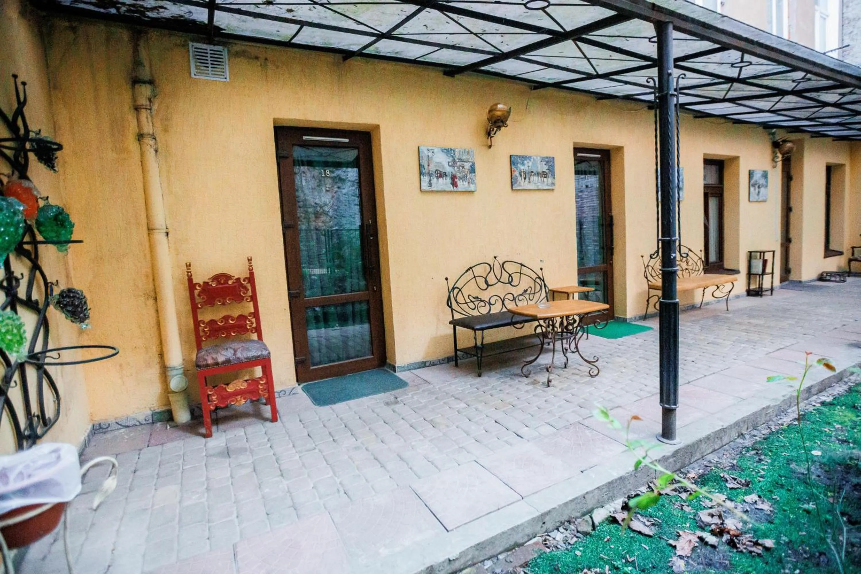 Property building in Staryi Krakiv