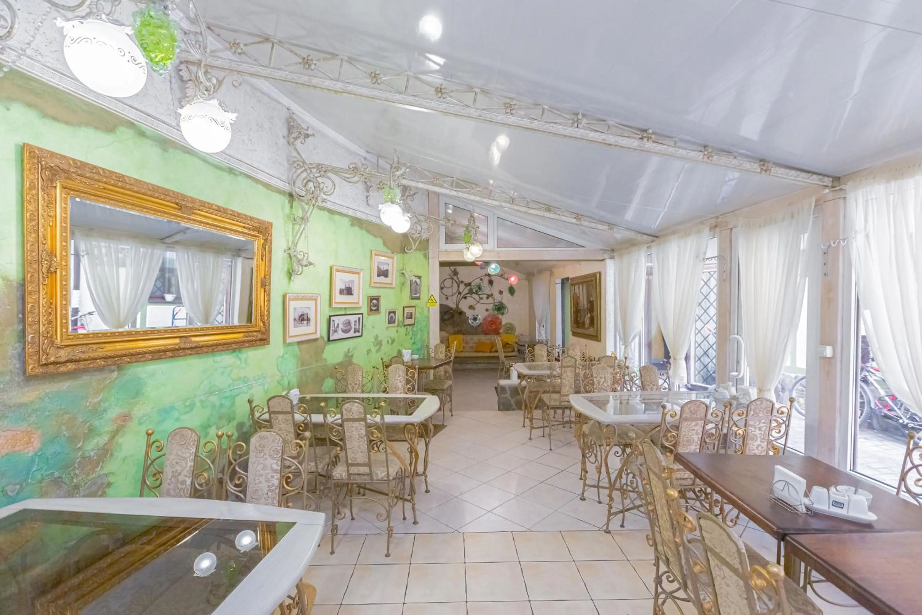 Restaurant/places to eat in Staryi Krakiv