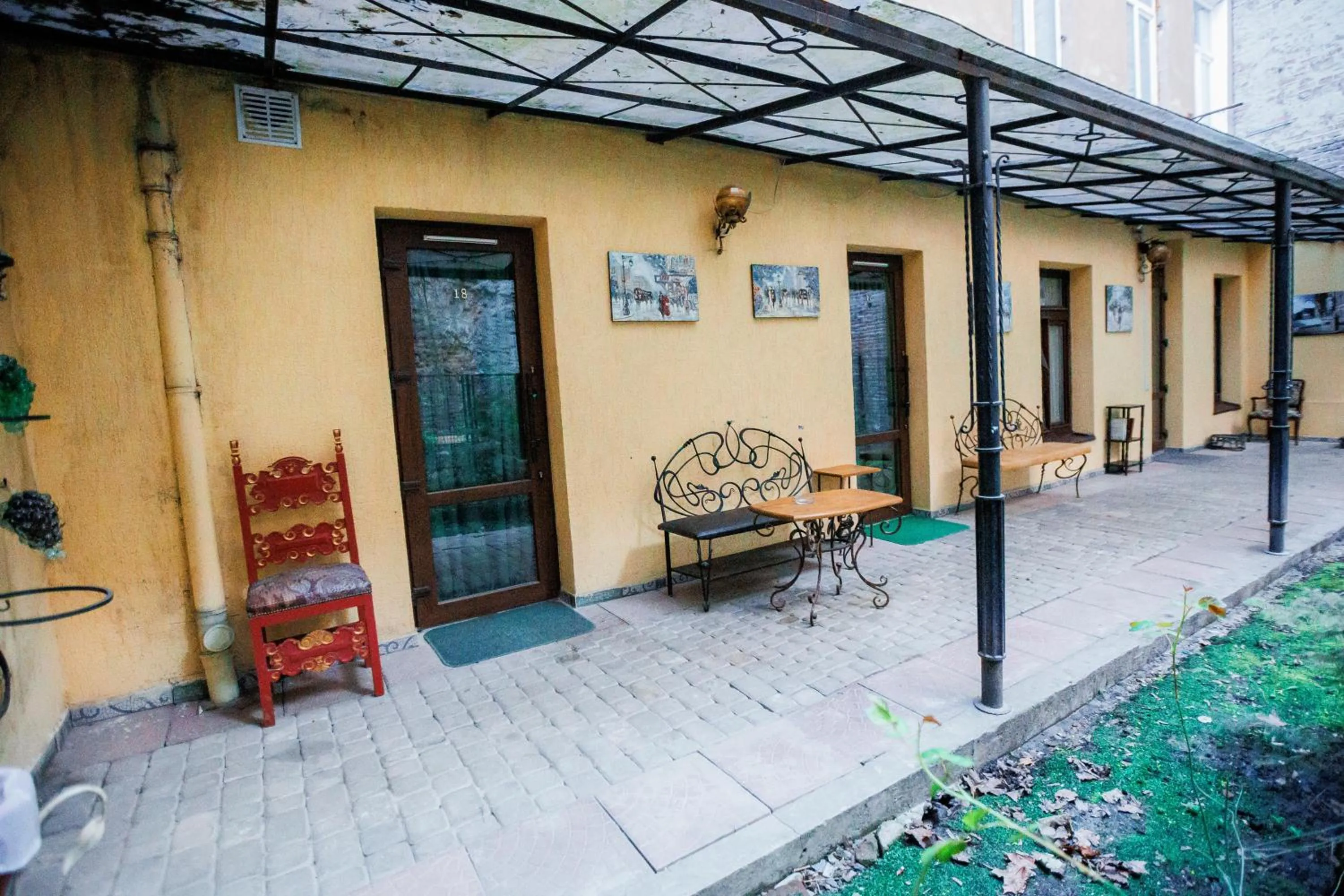 Property building in Staryi Krakiv