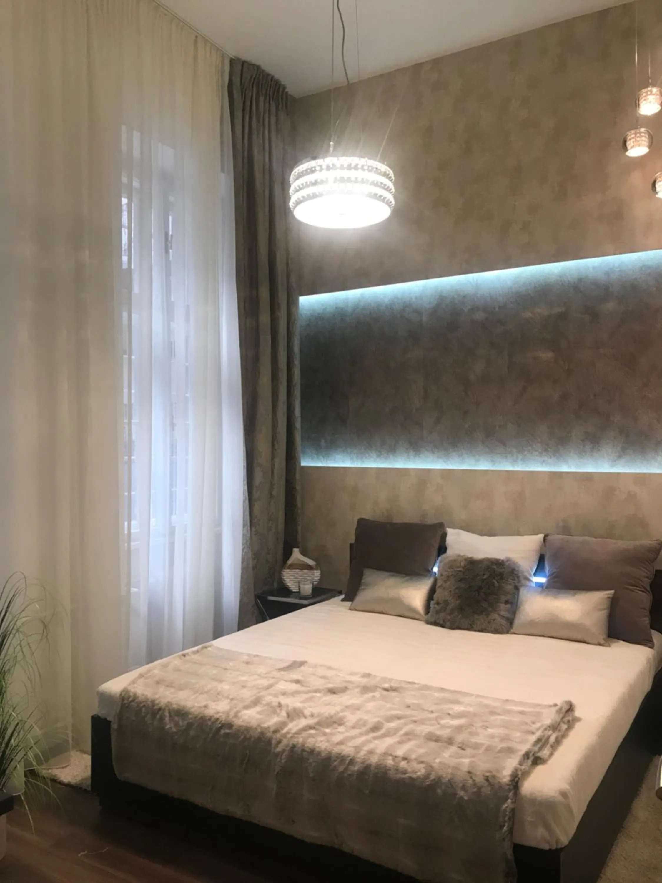 Bedroom, Bed in Cozy App heart Budapest