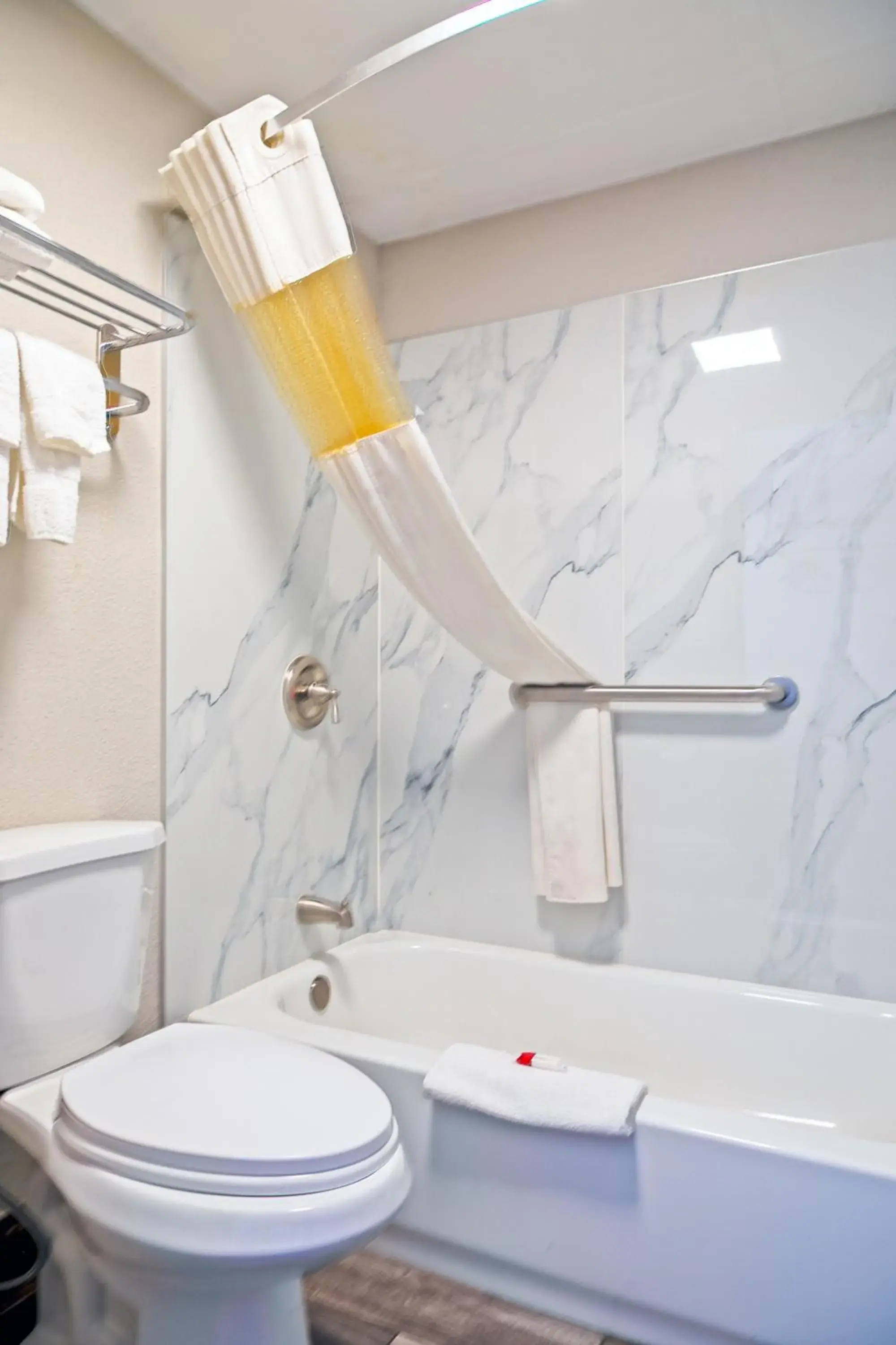 Shower in Days Inn by Wyndham Augusta Fort Eisenhower Shower in Days Inn by Wyndham Augusta Fort Eisenhower