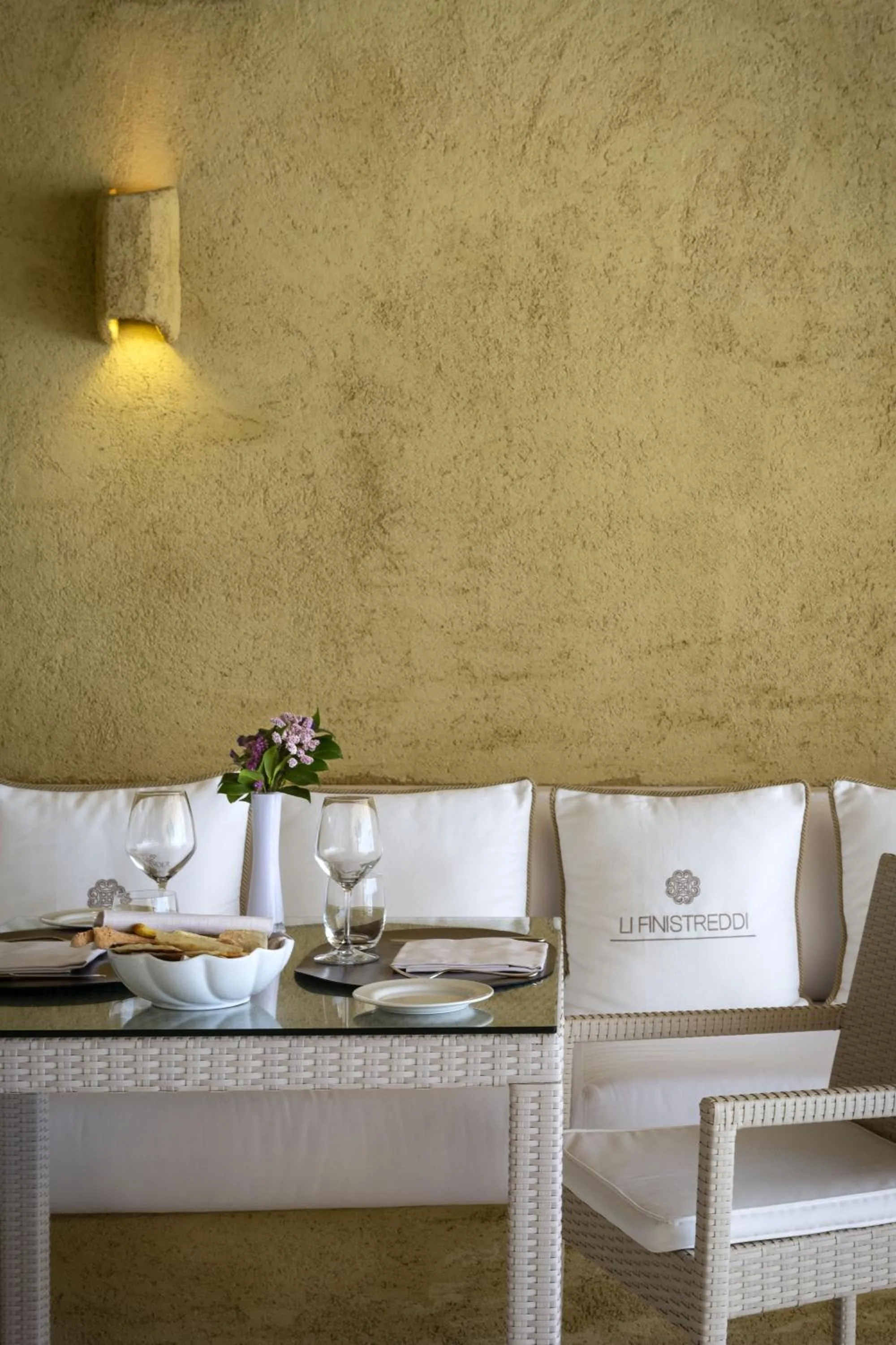 Restaurant/places to eat in Hotel Li Finistreddi