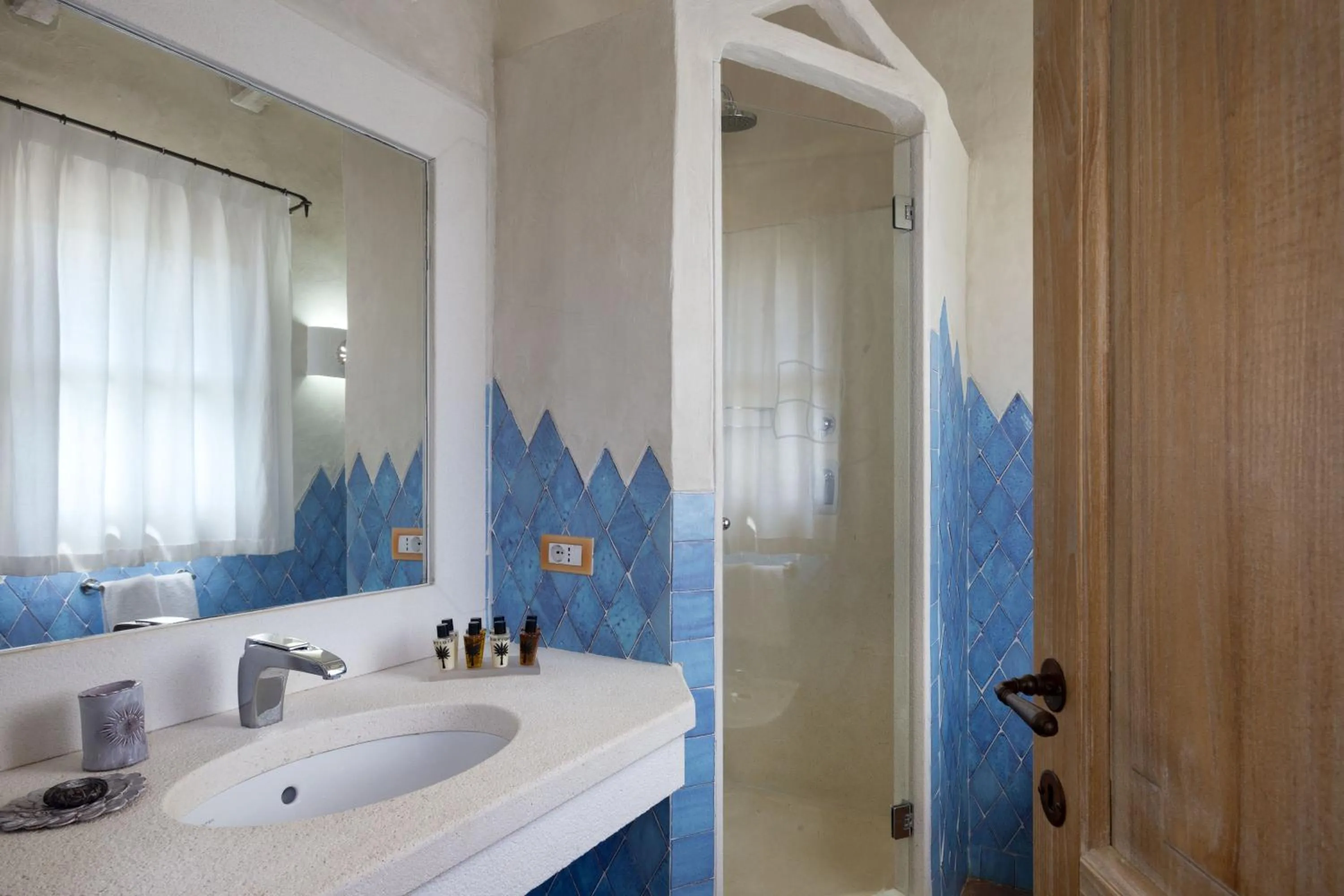 Shower in Hotel Li Finistreddi