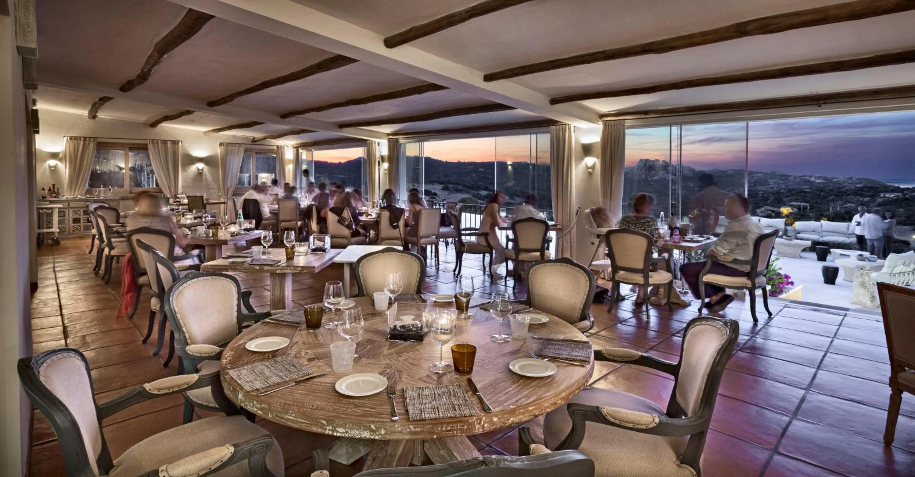 Restaurant/places to eat in Hotel Li Finistreddi