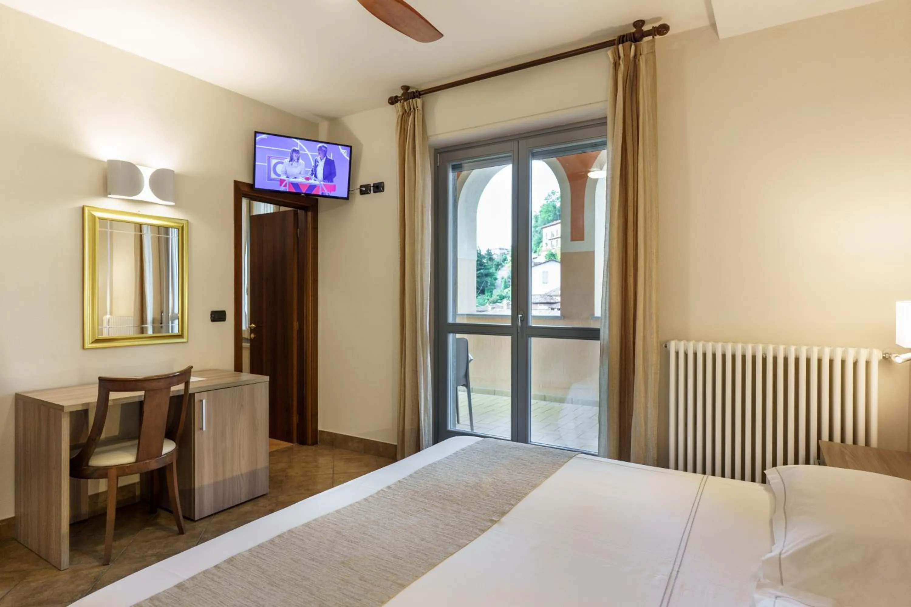 TV and multimedia, Bed in Hotel Il Grappolo D'Oro