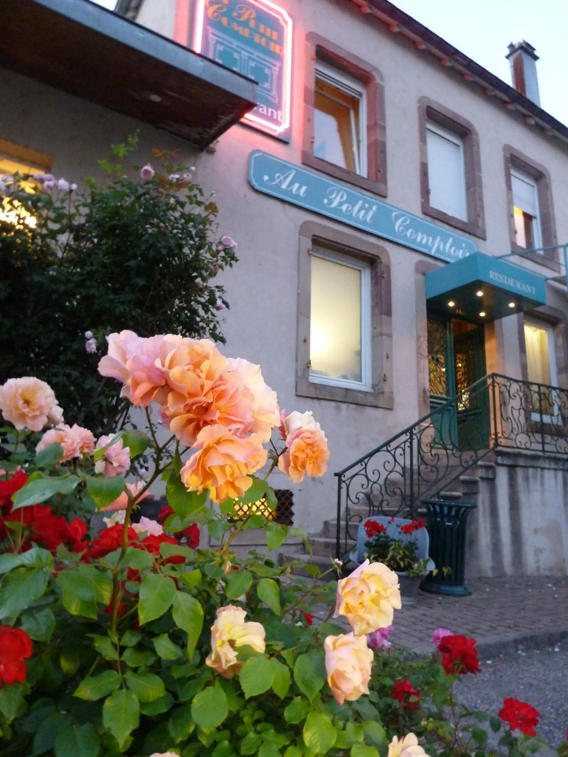 Restaurant/places to eat in Logis Hôtel Les Pages