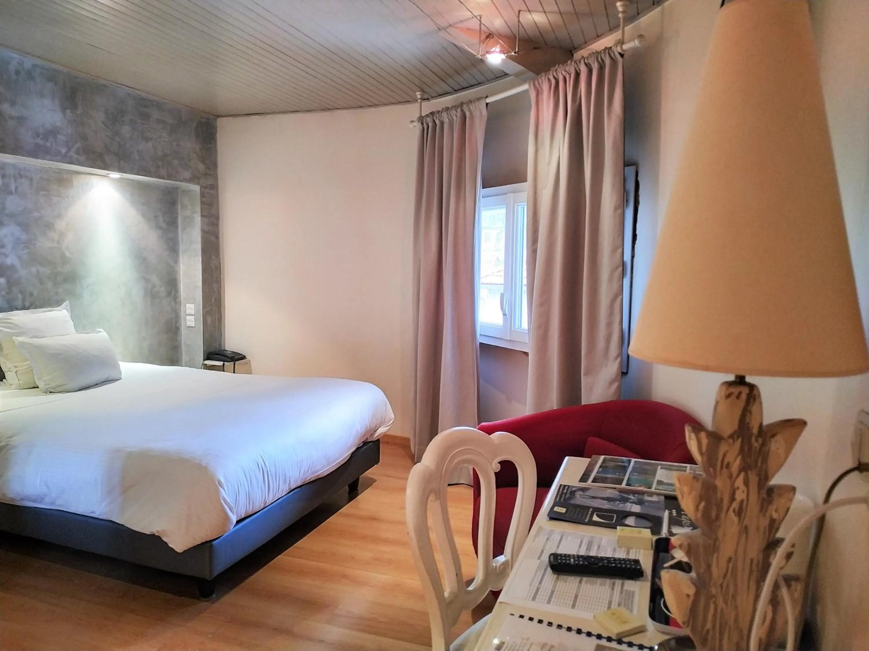 Bedroom, Bed in Logis Hôtel Les Pages