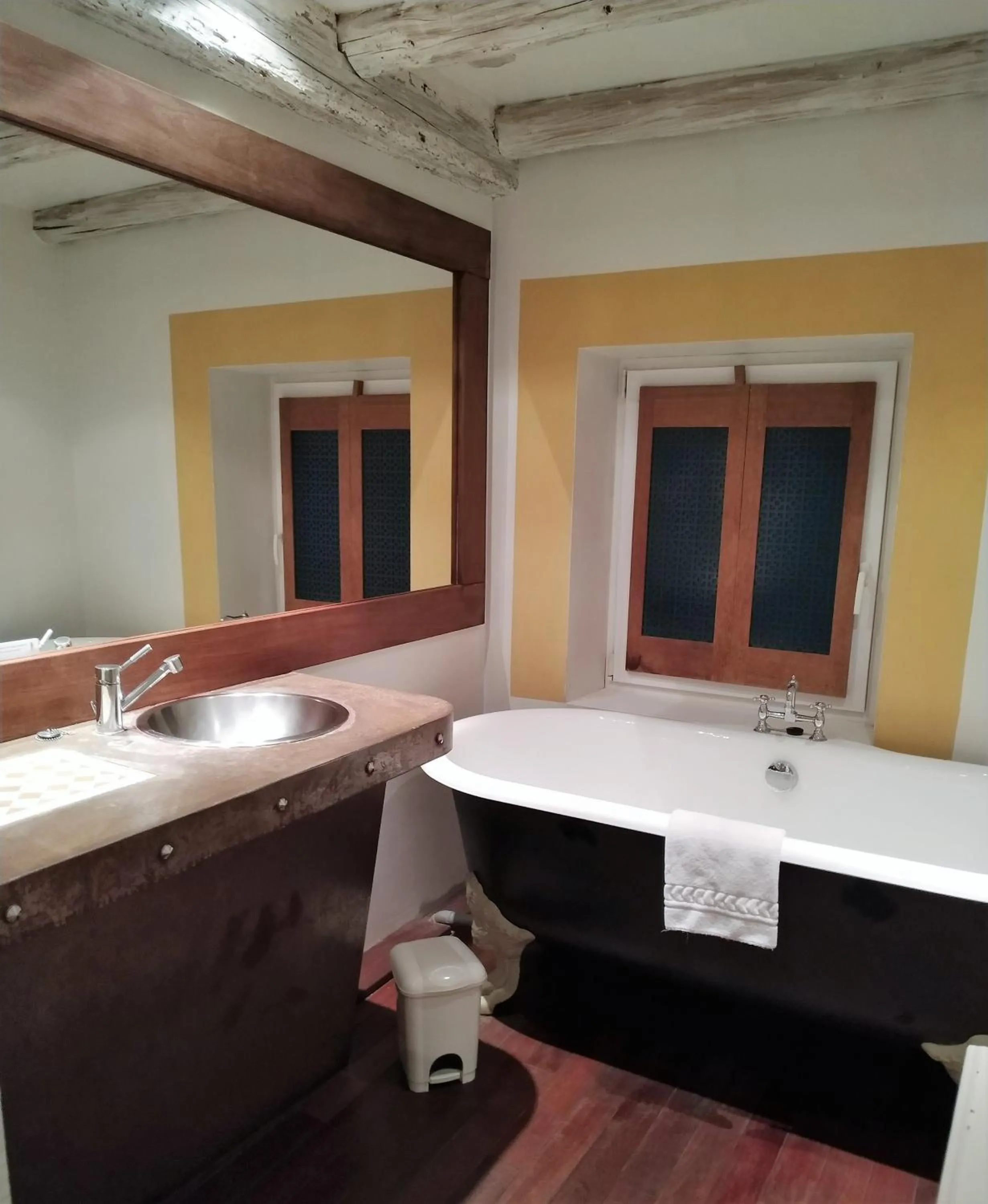 Bathroom in Logis Hôtel Les Pages